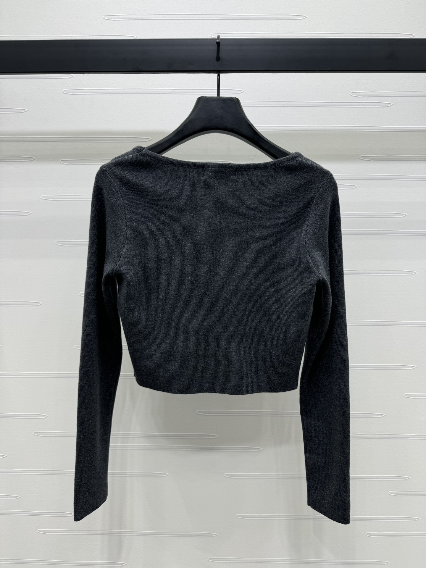 High Quality Women’s Clothes: Customizable, Stylish, Comfortable, Long-Sleeved Shirt with Bear Brooch. - 图片 7