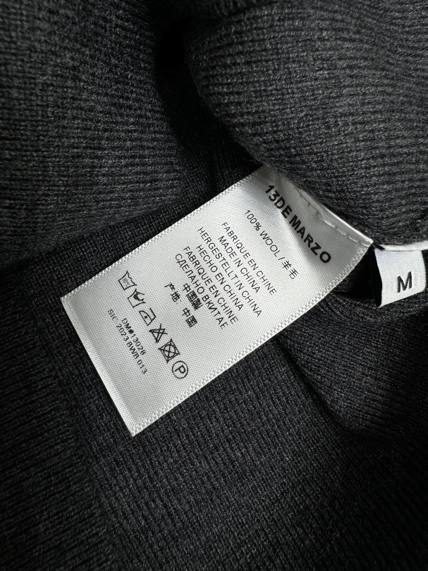 High Quality Women’s Clothes: Customizable, Stylish, Comfortable, Long-Sleeved Shirt with Bear Brooch. - 图片 8