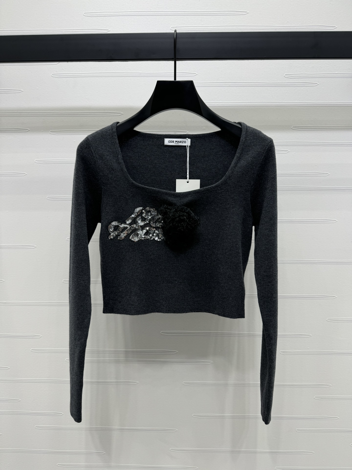 High Quality Women’s Clothes: Customizable, Stylish, Comfortable, Long-Sleeved Shirt with Bear Brooch.