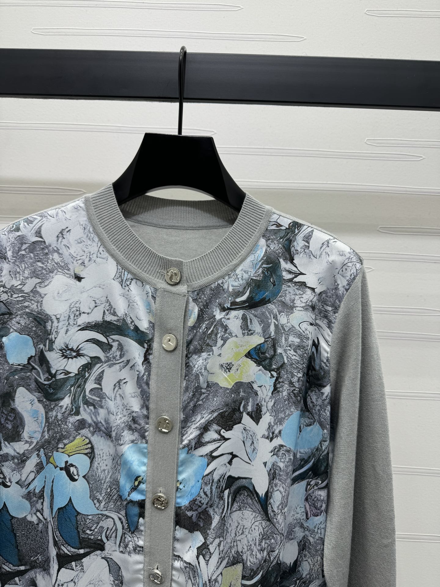 2024 Autumn Winter Women’s Clothes: High-Quality Top by Tory BURC - 图片 2