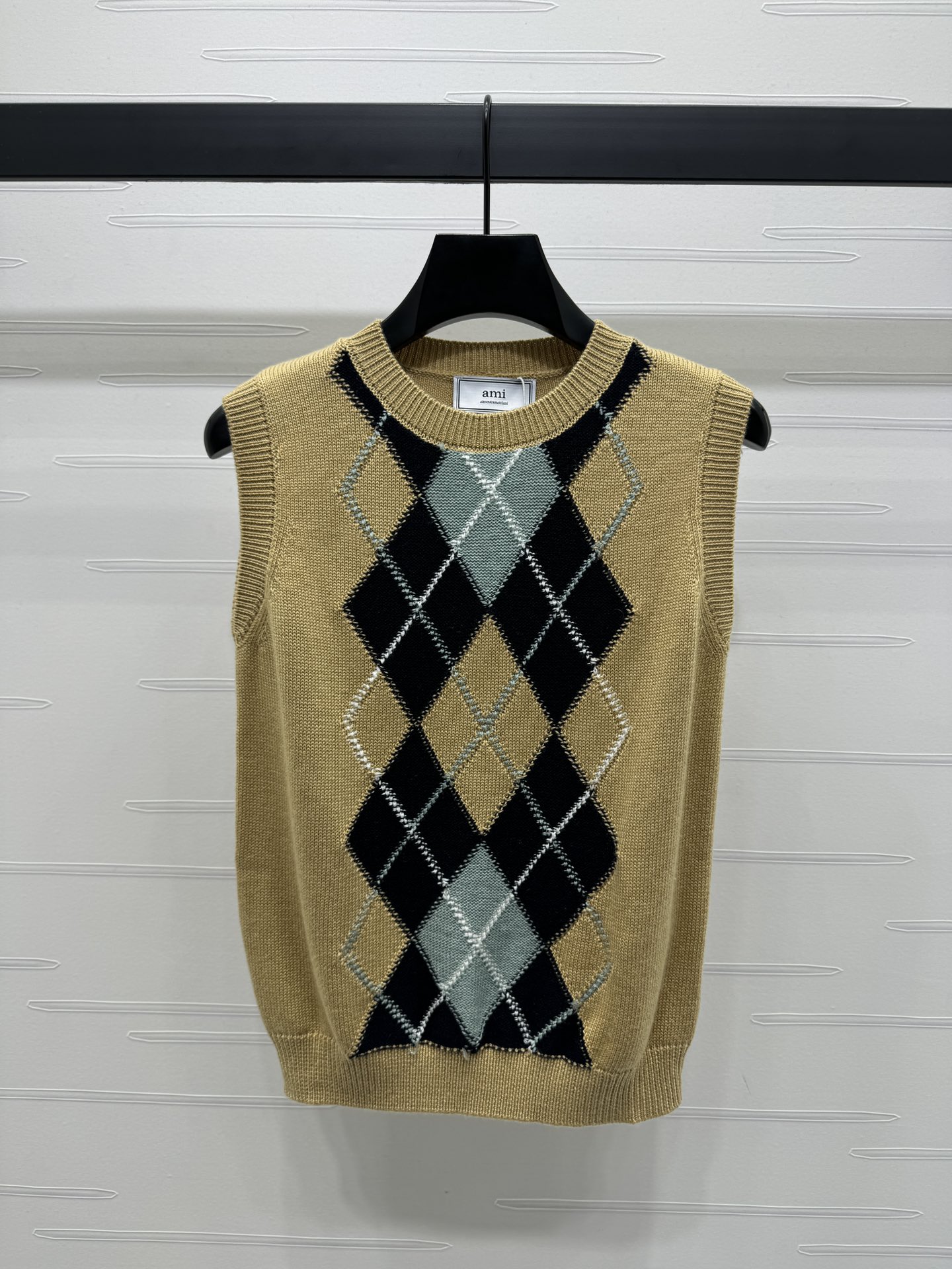 New Monolith: High Quality Women’s Knit Vests for 2024 Autumn