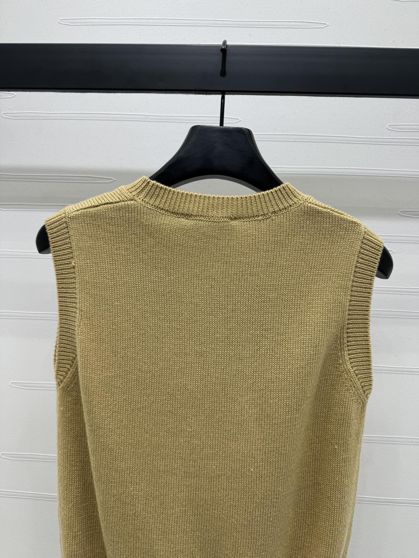 New Monolith: High Quality Women’s Knit Vests for 2024 Autumn - 图片 6
