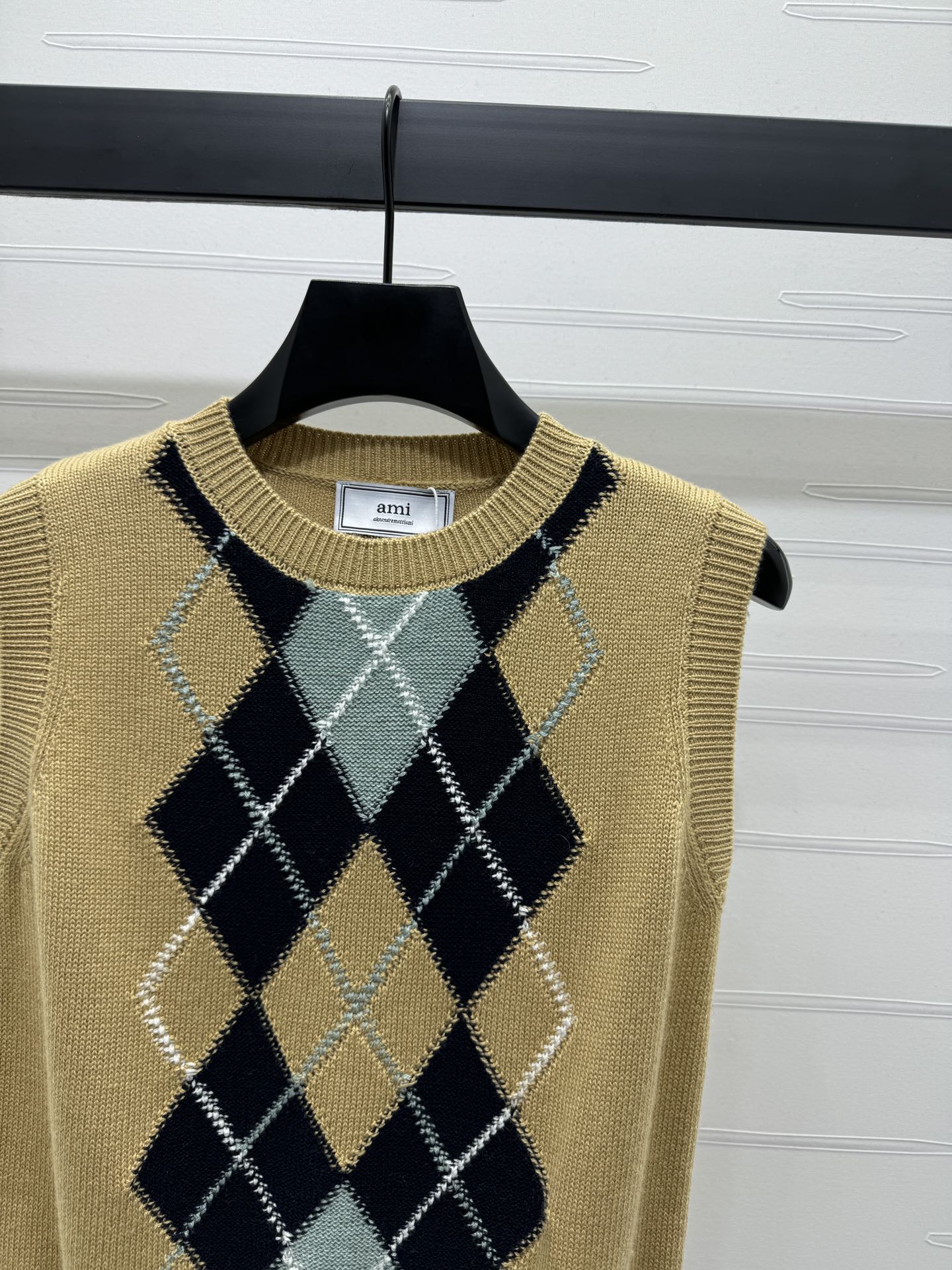 New Monolith: High Quality Women’s Knit Vests for 2024 Autumn - 图片 2