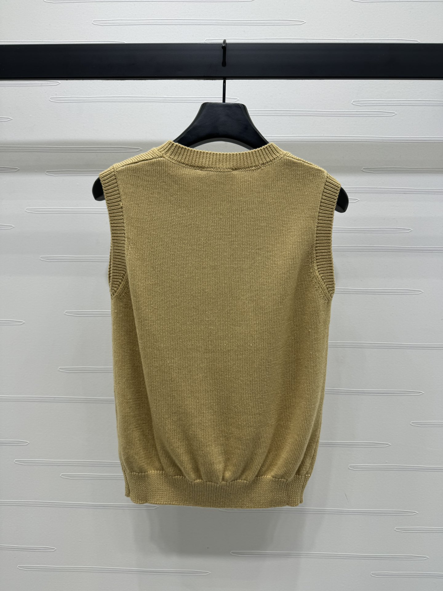 New Monolith: High Quality Women’s Knit Vests for 2024 Autumn - 图片 7