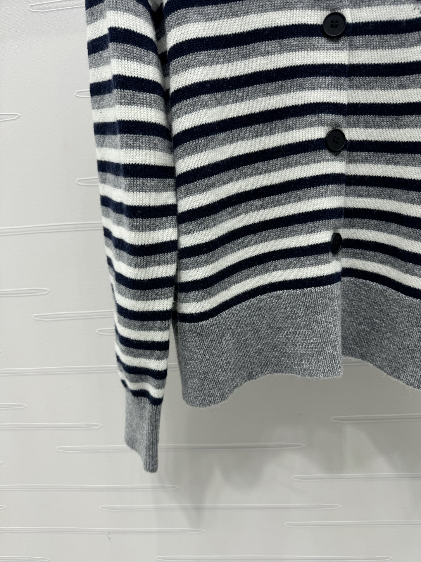 High-Quality Women’s Clothes: KENZO’s Striped Wool Knit Sweater, Stylish and Handsome Classic - 图片 5