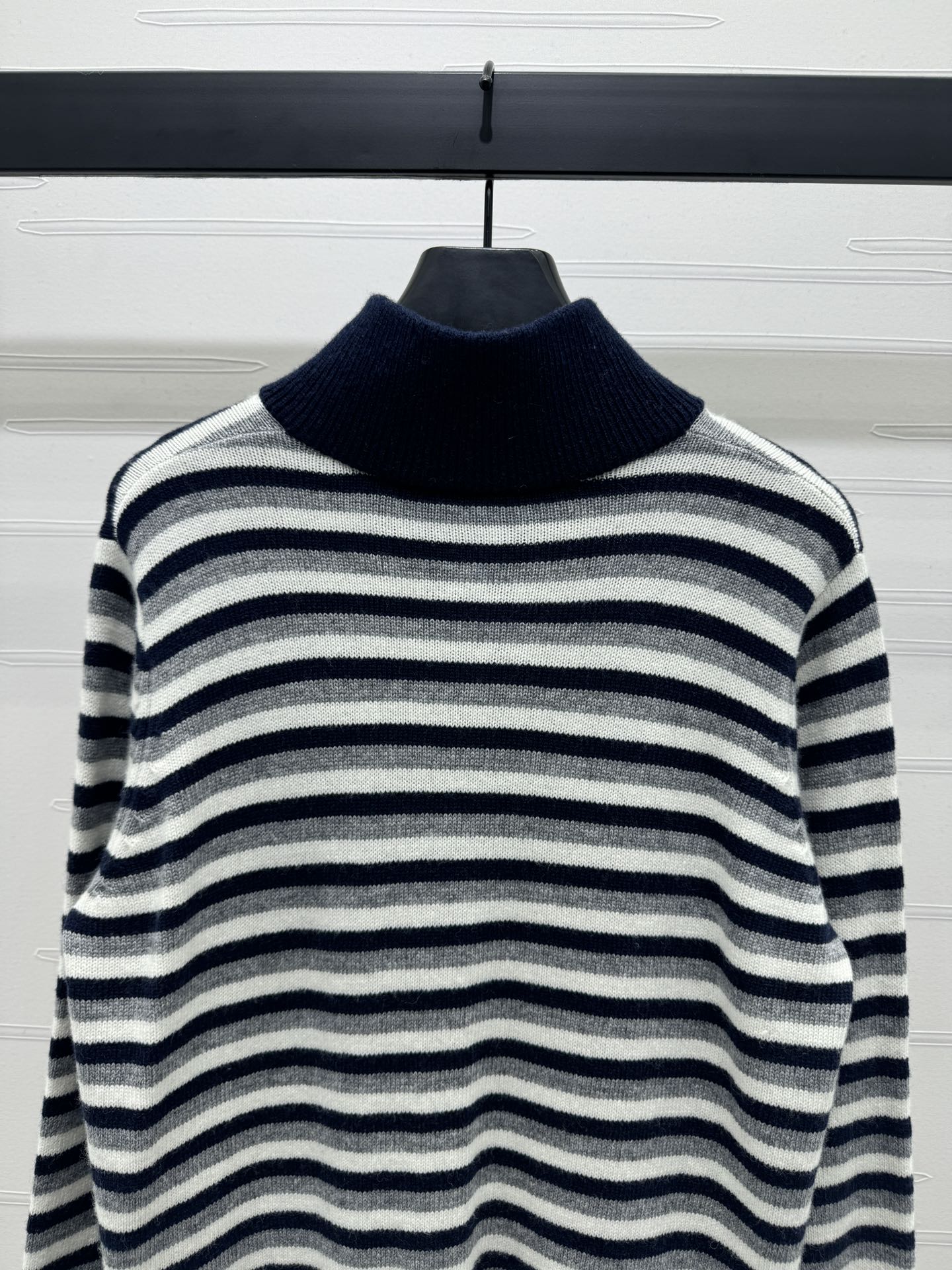 High-Quality Women’s Clothes: KENZO’s Striped Wool Knit Sweater, Stylish and Handsome Classic - 图片 6