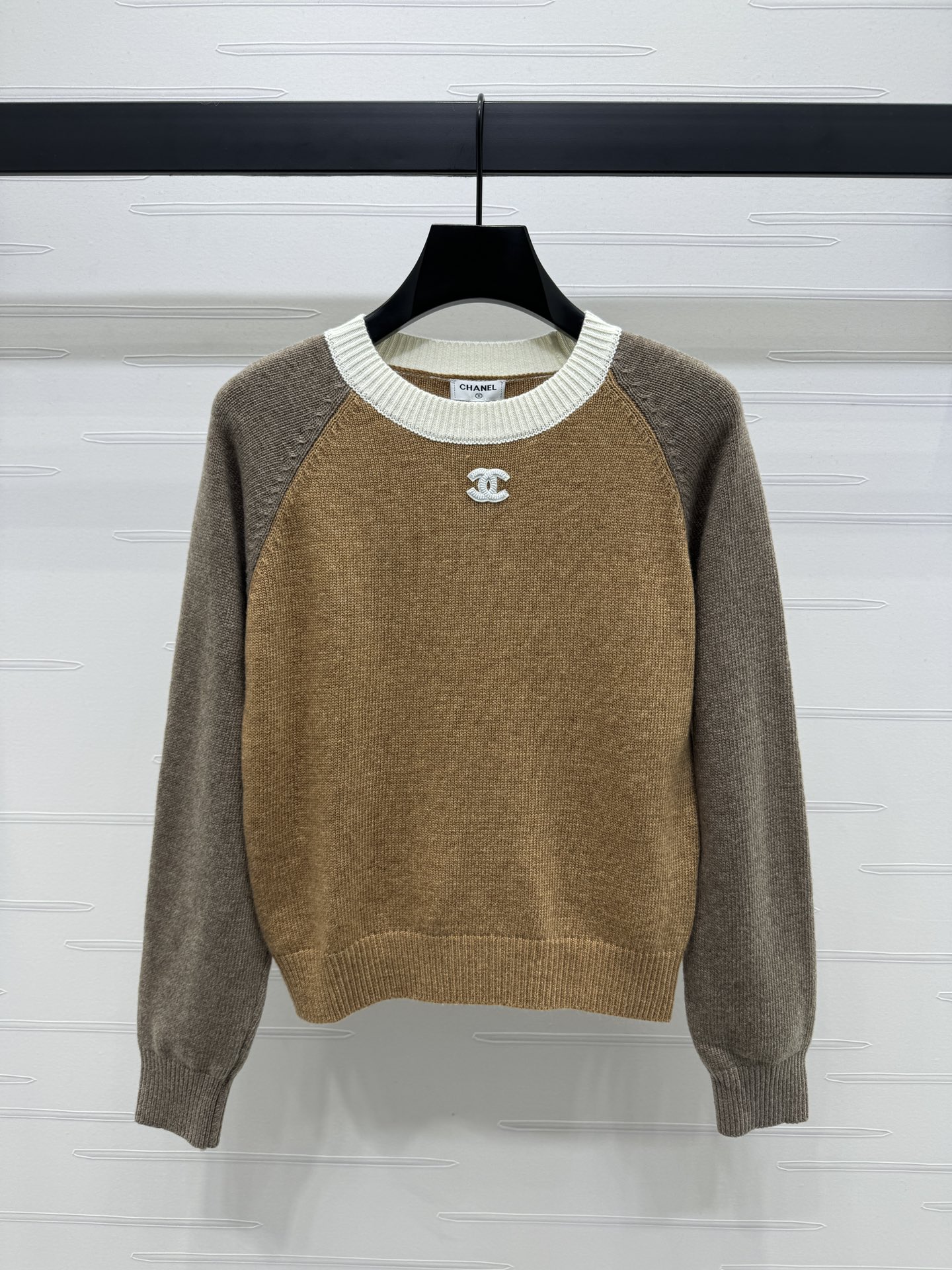 Meest gewenst
 Chanel Kleding Trui Sweatshirts Bruin Splijten Breien Wol Herfst/winter collectie