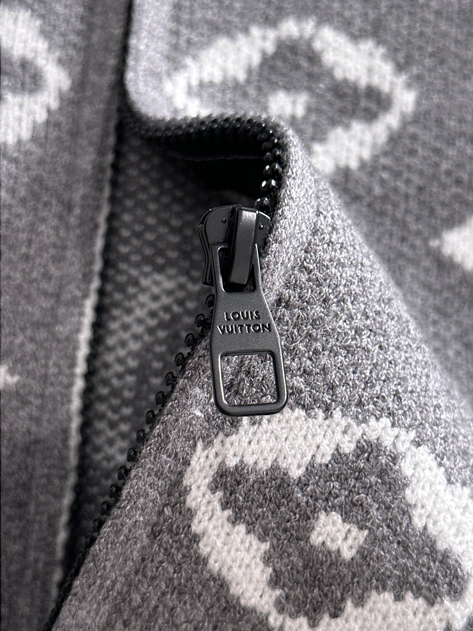 gucci 2025秋冬新款拉链开衫羊毛毛衣 高品质意大利进口羊毛混纺面料，高密度针织，时尚百搭毛衣，帅