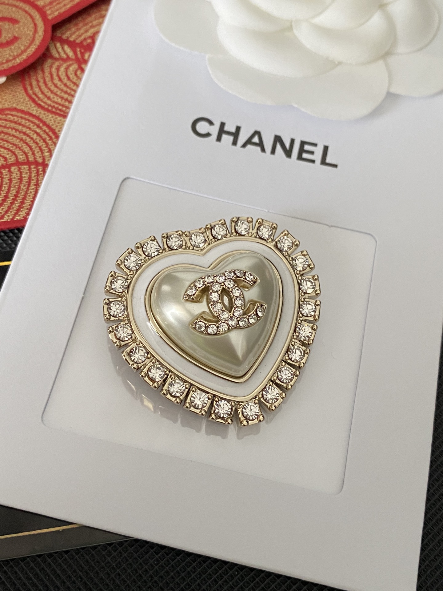 Chanel Impecable
 Joyas Broche