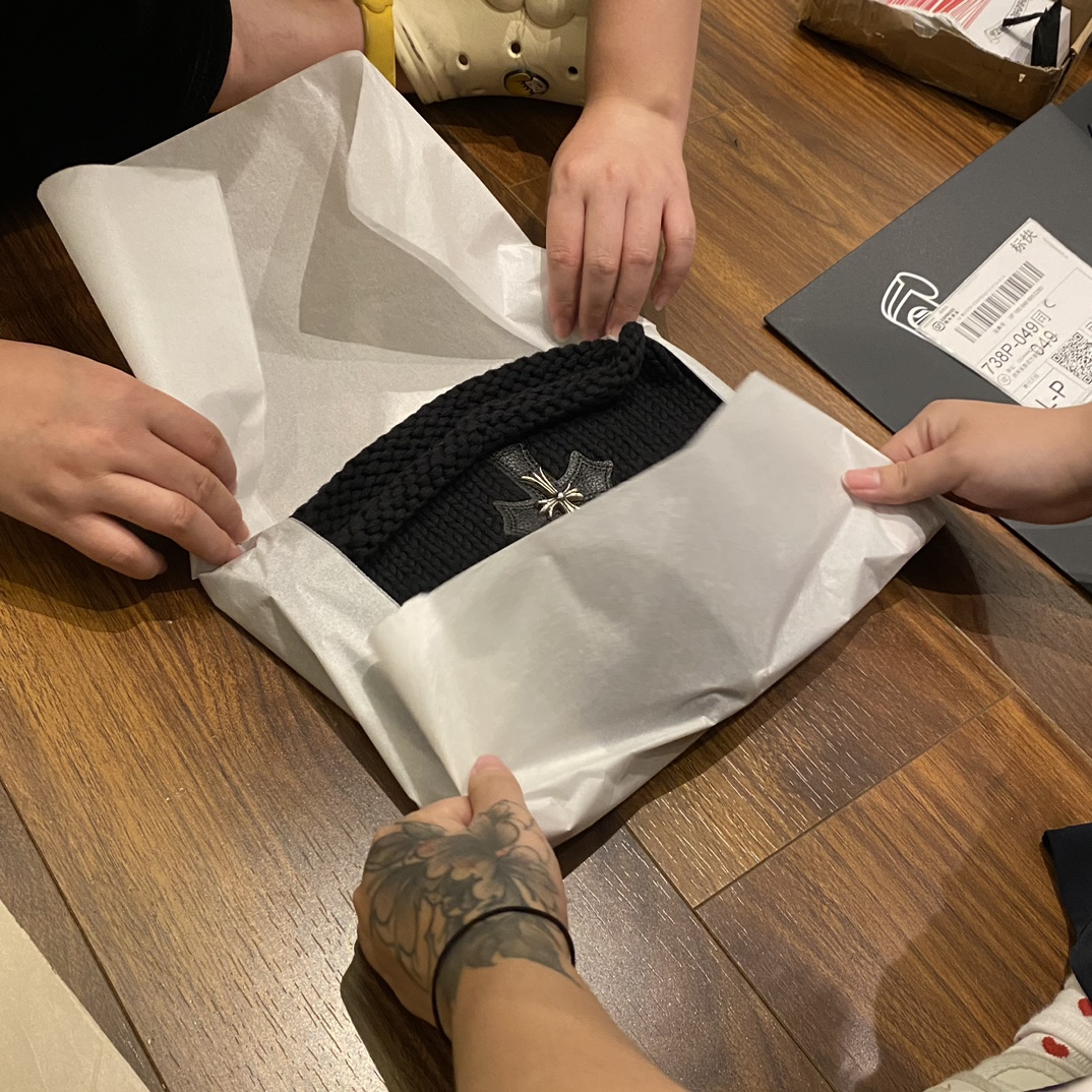 Hats, daily shipping