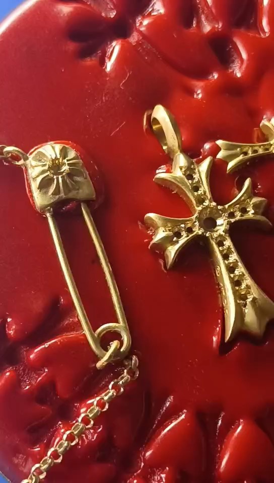 Production process: custom gold-plated and diamond-set.