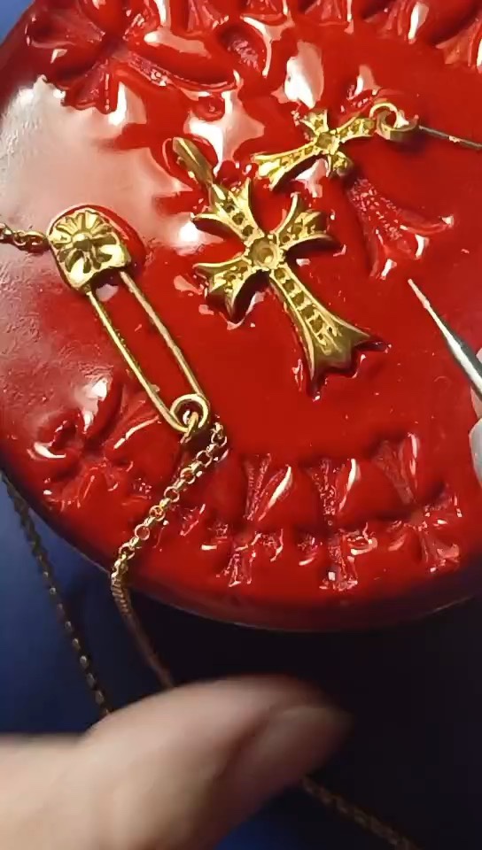 Production process: custom gold-plated and diamond-set.