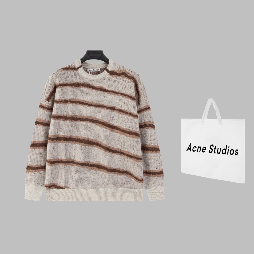 Fashion Styles with Custom Wool Fabrics by Zenium: DB Handbags and Acne Studios Sweater - 图片 1