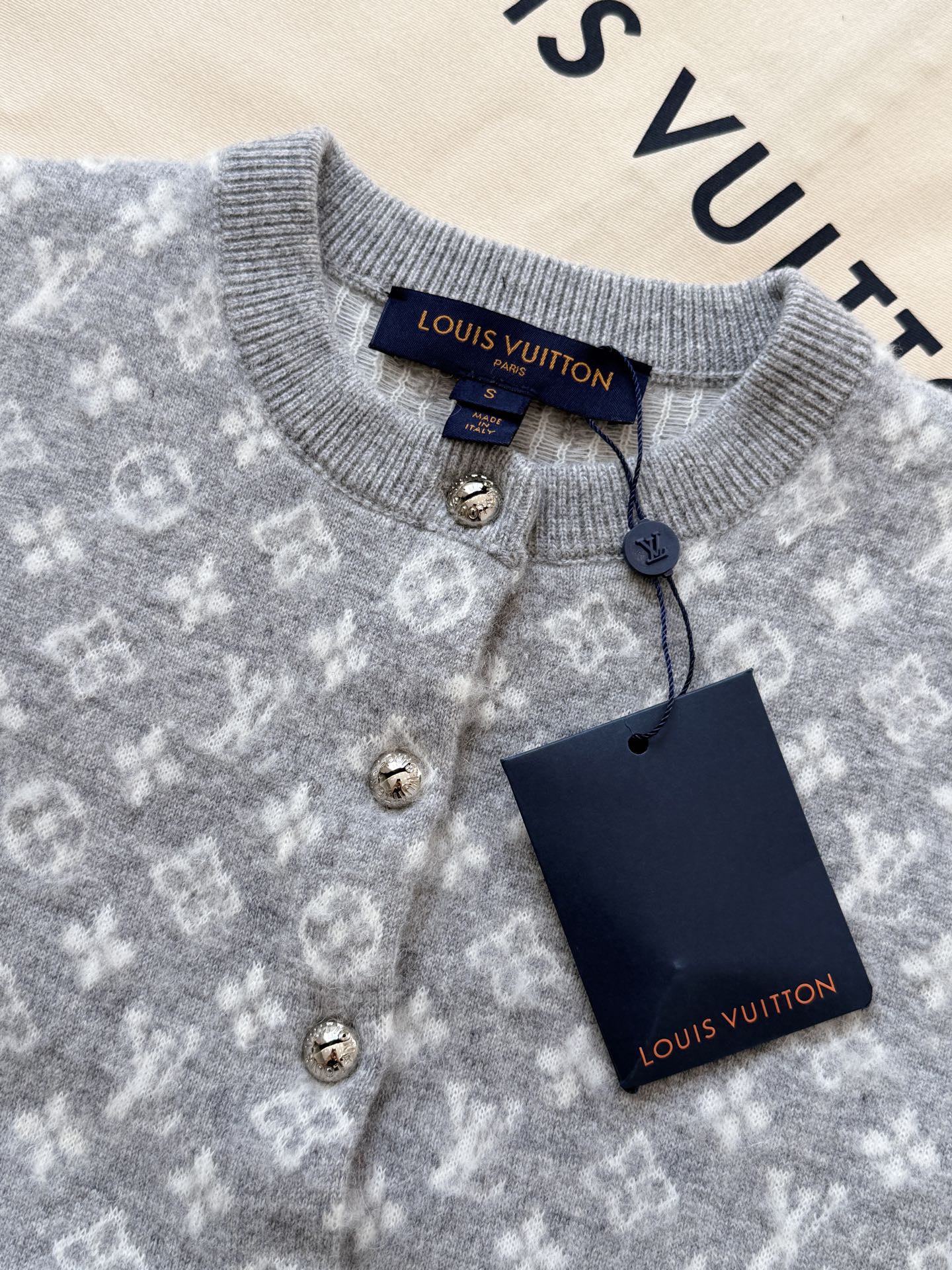 루이비통 25FW 여성 가디건 136551 Louis Vuitton Cardigan 썸네일 이미지