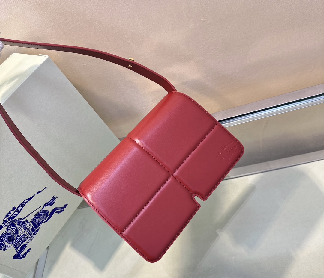 Burberry's latest stand-up bag is made of original smooth calfskin fabric, lined with lambskin, and refined in an Italian workshop. With the adju