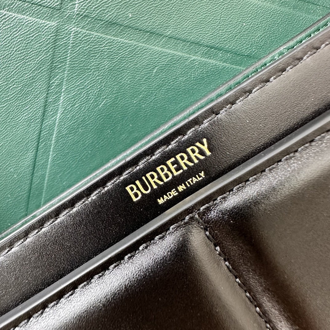 Burberry's latest stand-up bag, original smooth calfskin and lambskin lining