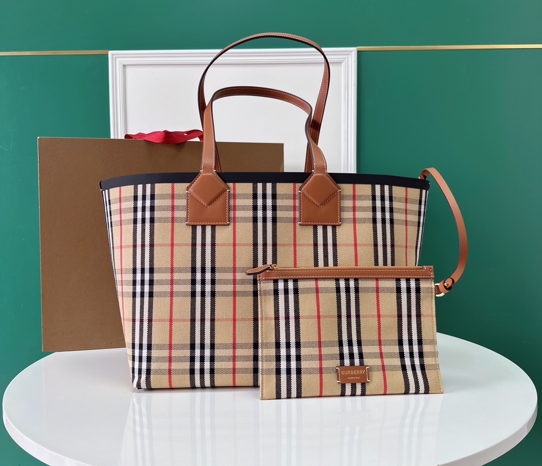 Burberry Bolsos de Tote Rojo oscuro Marco de madera a cuadros Lona Algodón Casual