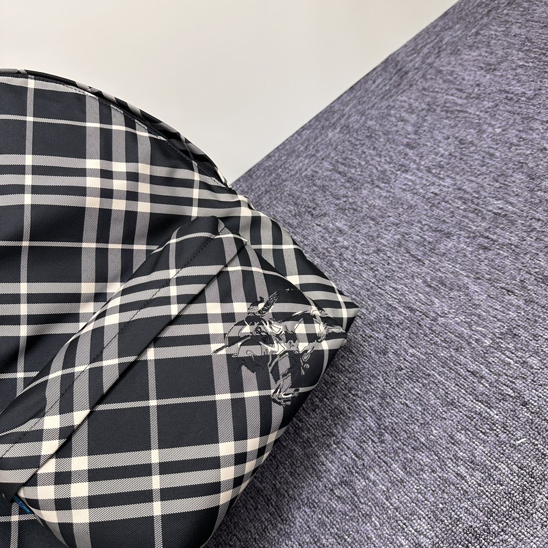 New backpack 🎒 arrived
This extra-large-capacity backpack is a good companion when going out. It can carry
It can carry the tedious and trivial work, and it can also carry the good mood of outings. A good backpack is simply a powerful tool in daily life. photo 5
