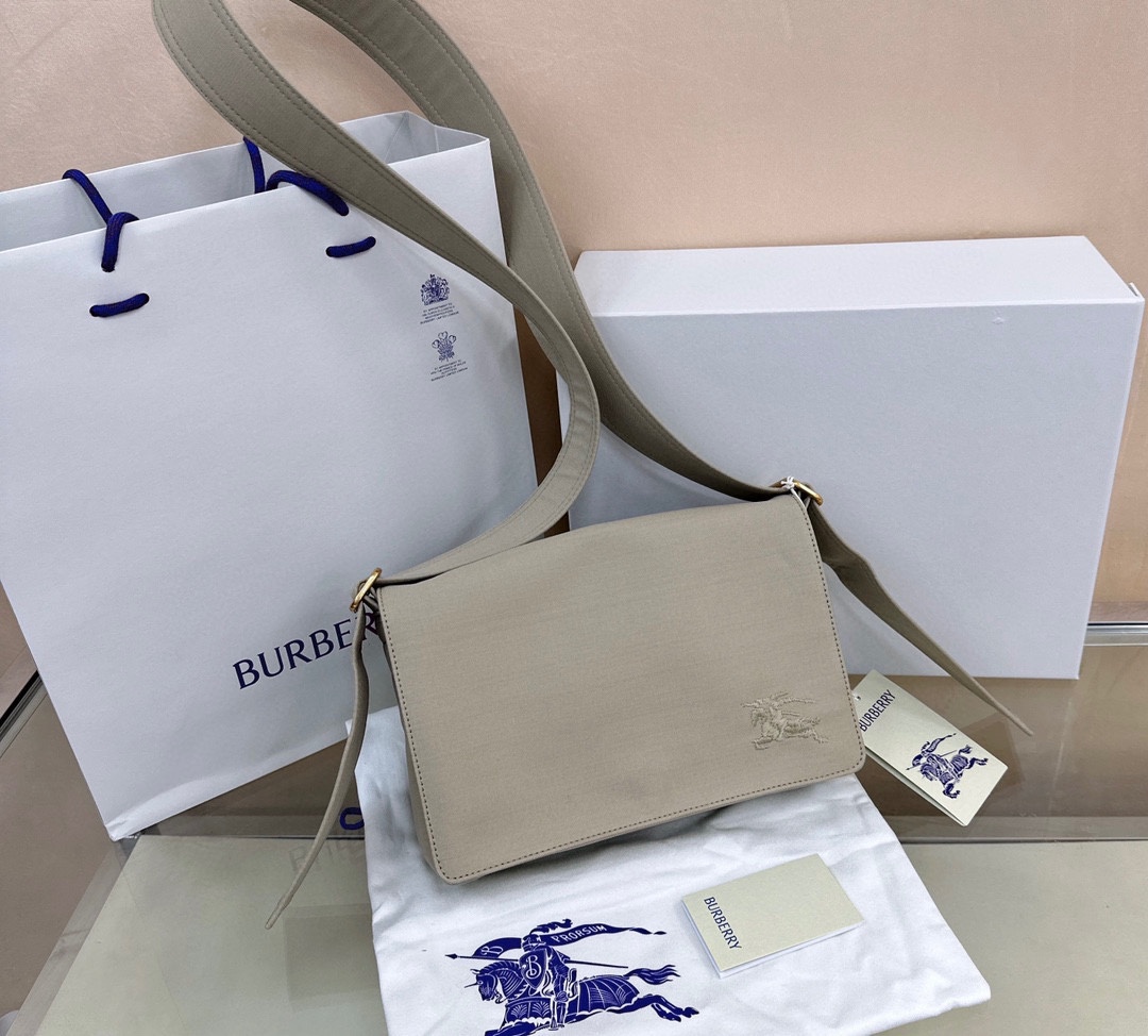 Burberry25 new product launch Burberry25 new product launch cross-body bag, made of cotton blended fabric, inspired by