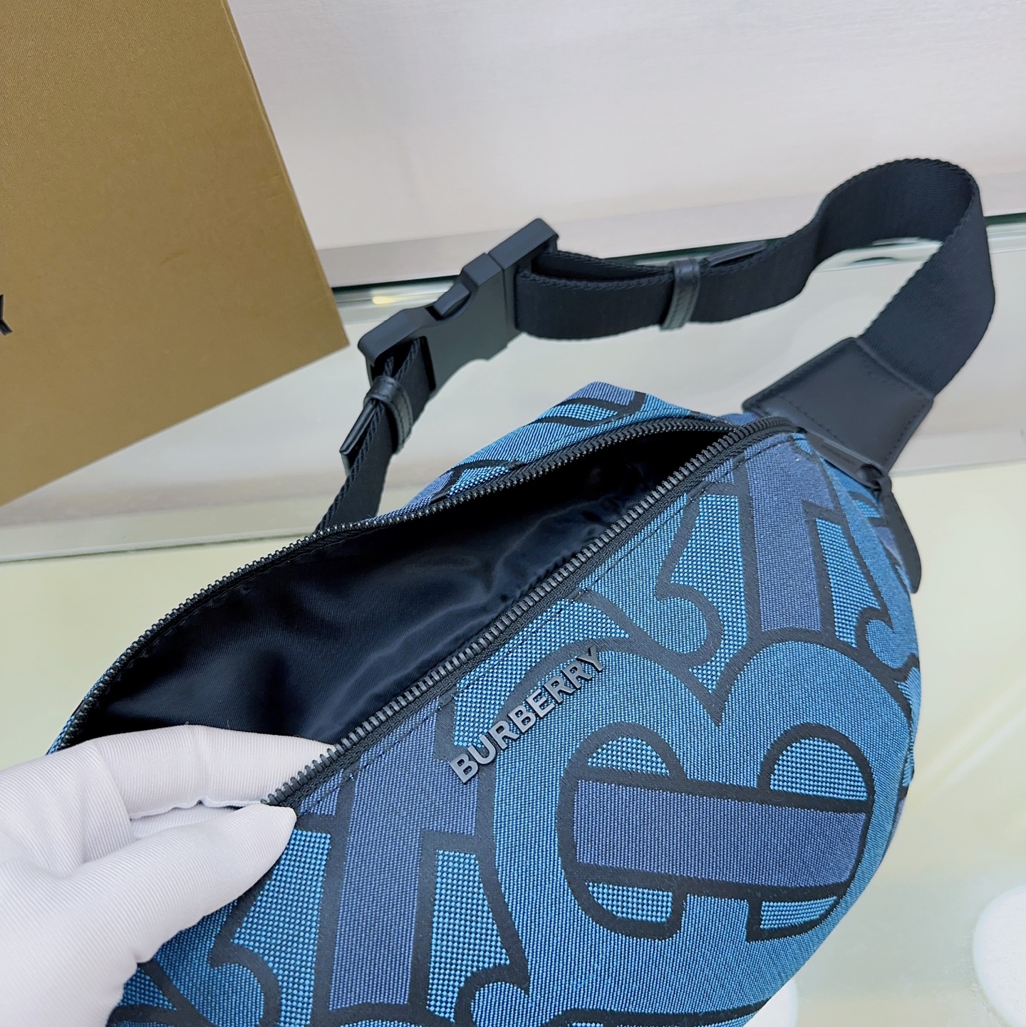 B家新款腰包 - 90年代ストリートスタイルのデザイン