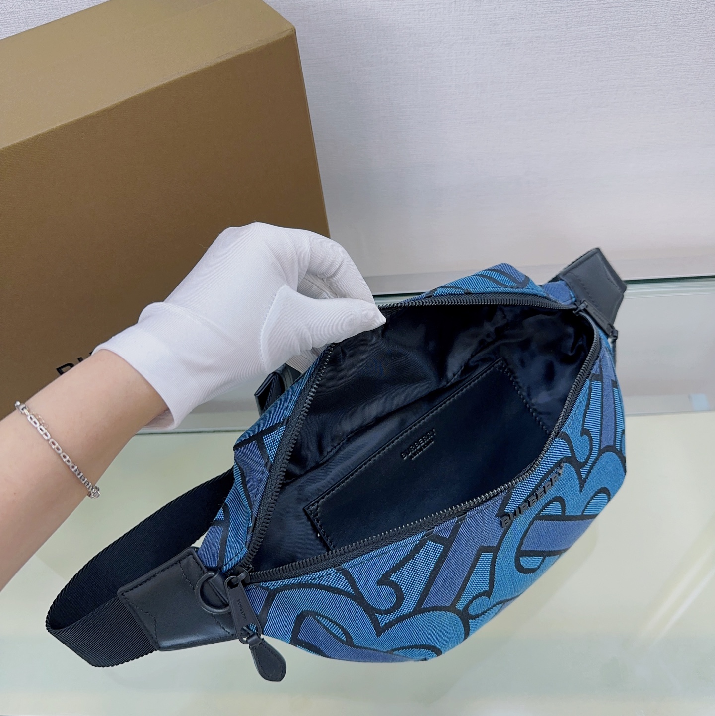 B家新款腰包 - 90年代ストリートスタイルのデザイン