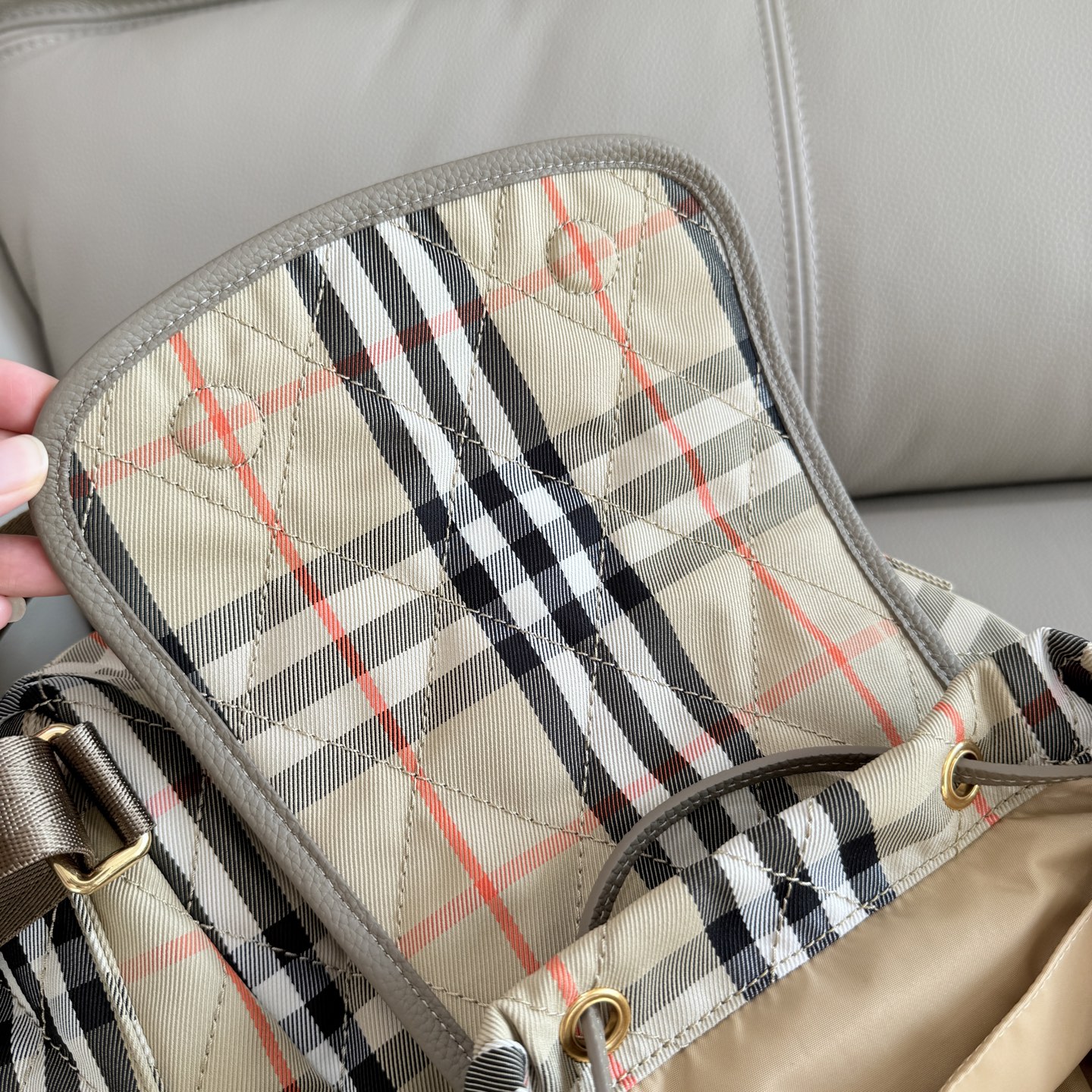 Burberry Horseshoe リュックサック - 英倫田園スタイルの洗練されたデザイン