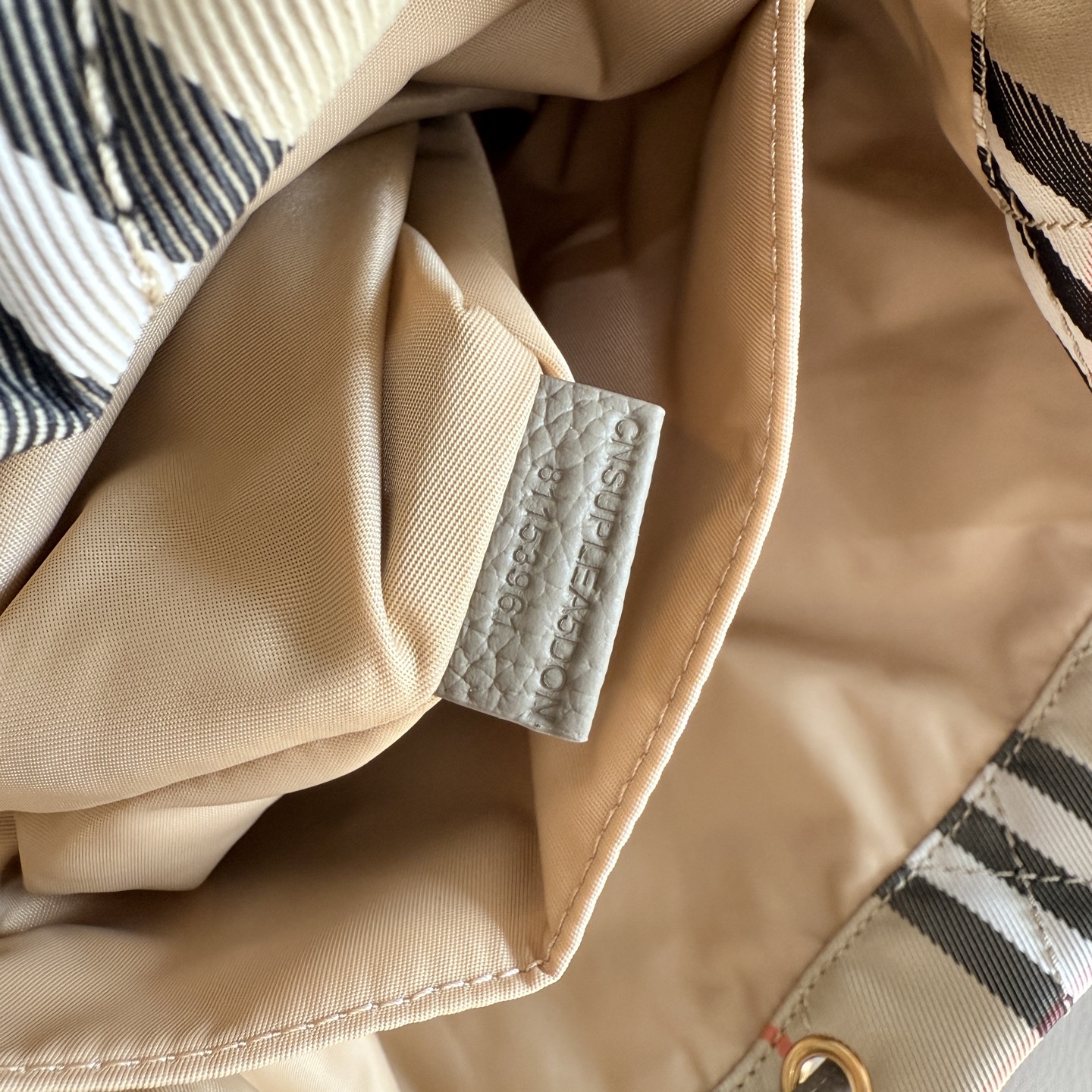 Burberry Horseshoe リュックサック - 英倫田園スタイルの洗練されたデザイン