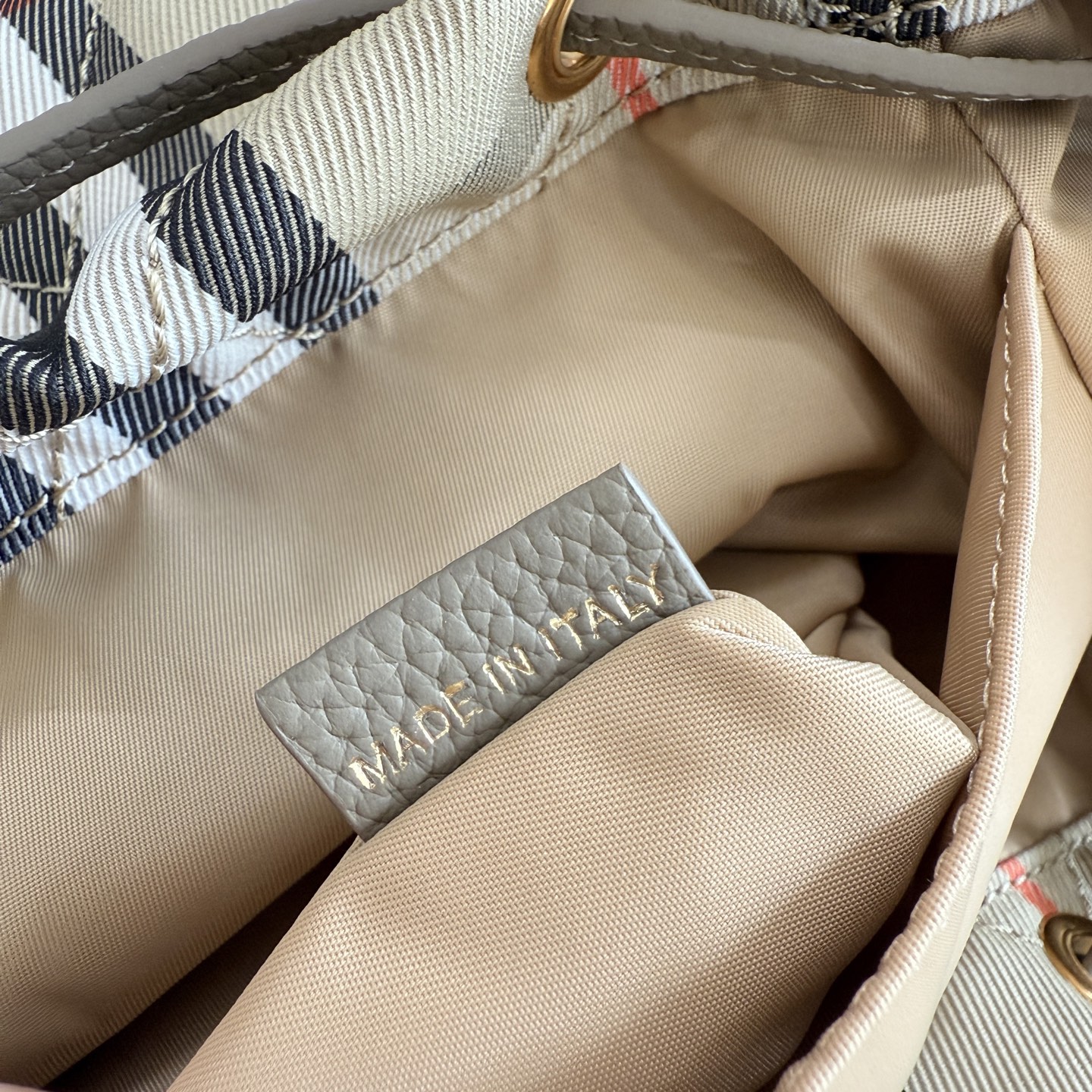 Burberry Horseshoe リュックサック - 英倫田園スタイルの洗練されたデザイン