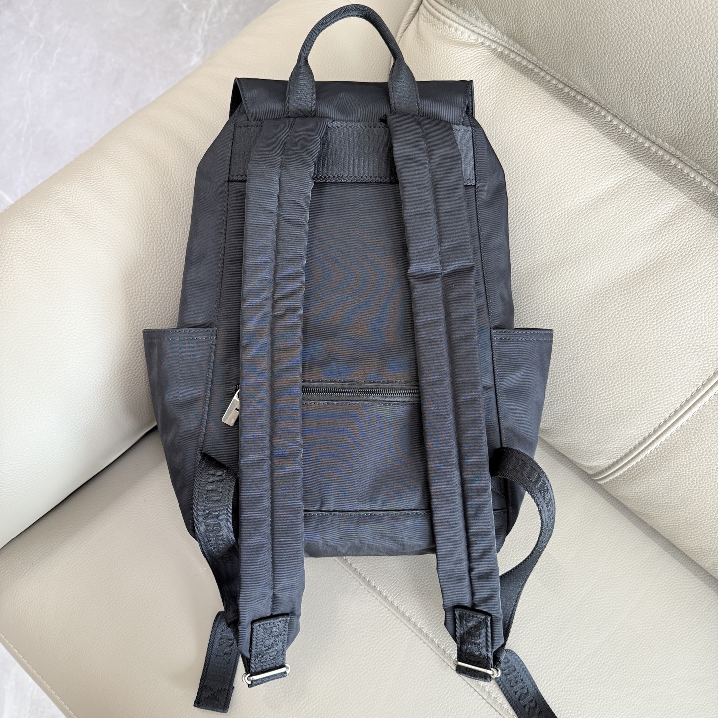 Givenchy 新款马术骑士徽标双肩背包