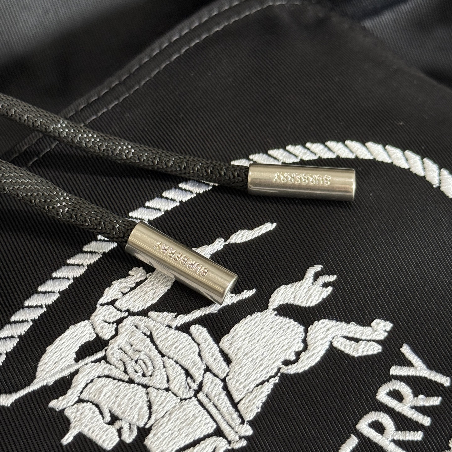 Givenchy 新款马术骑士徽标双肩背包