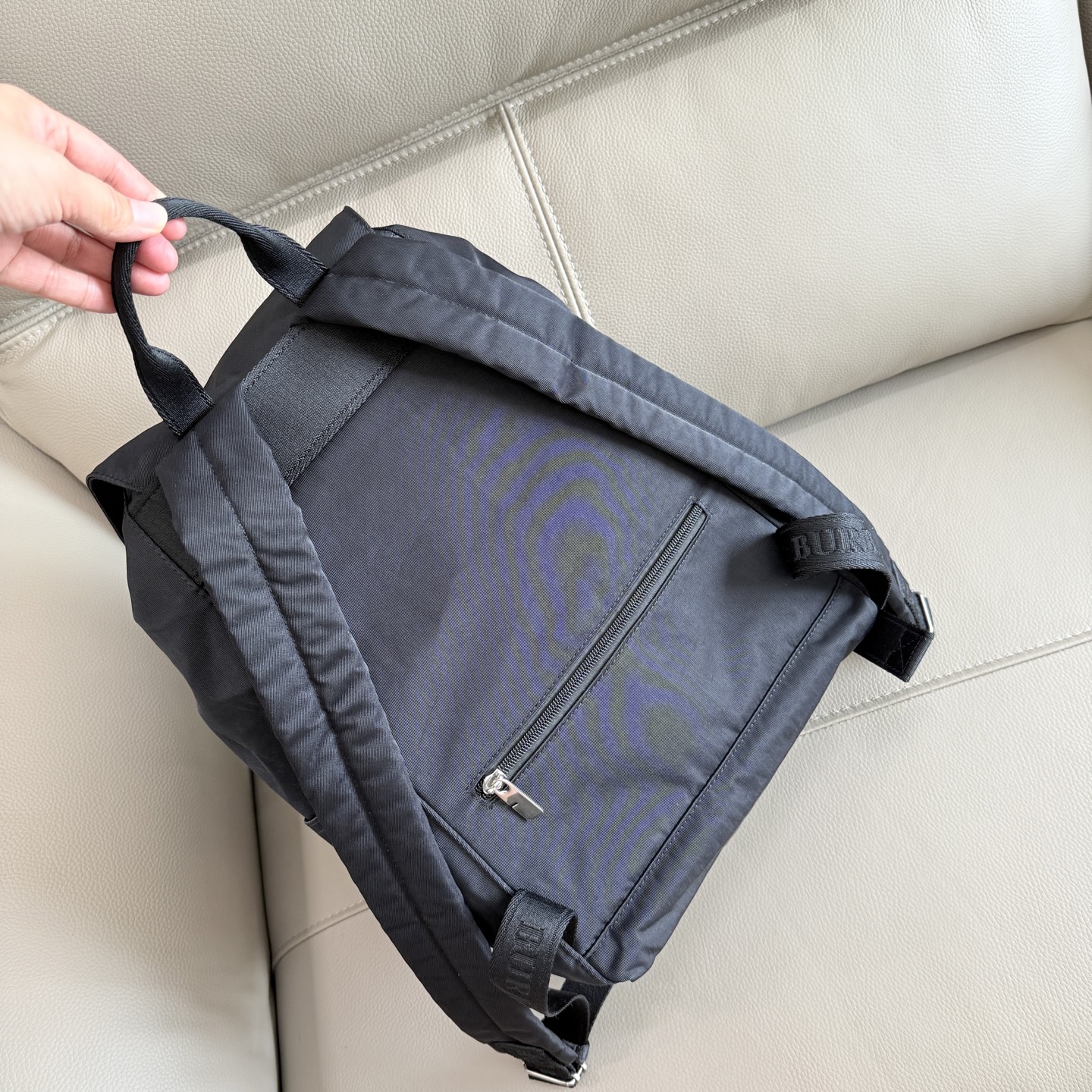 Givenchy 新款马术骑士徽标双肩背包