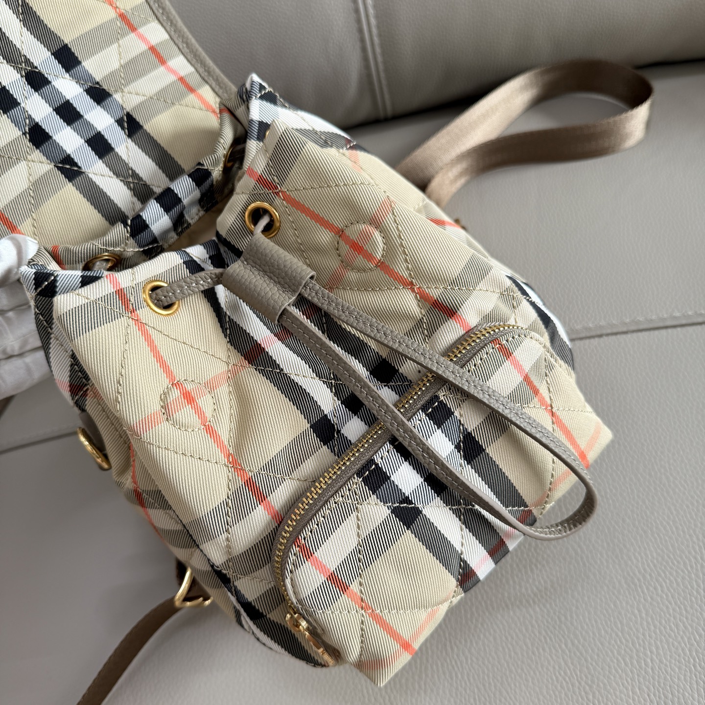 P1218 B Horseshoe ダブルバックパック - 英倫田園スタイルの洗練されたデザイン