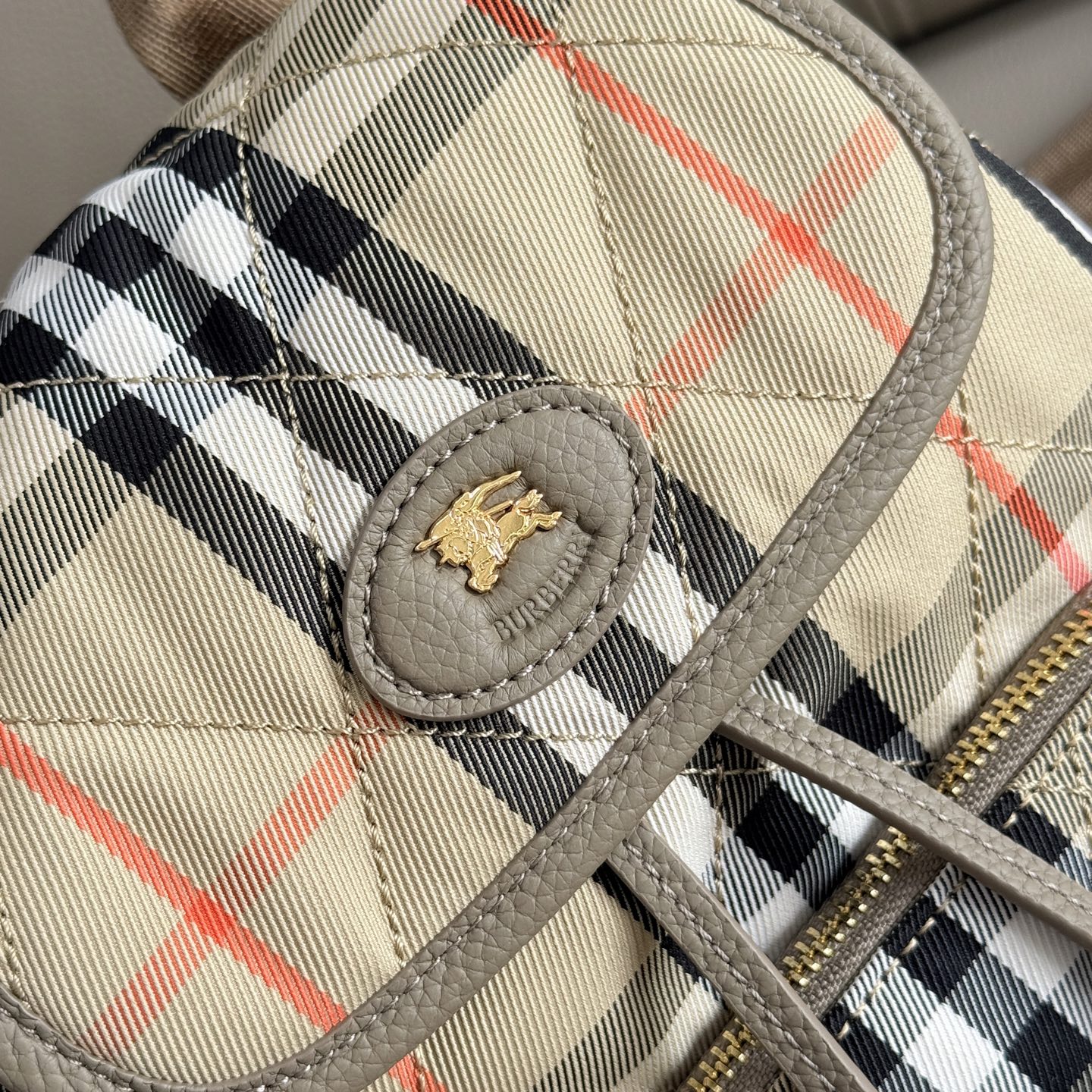 P1218 B Horseshoe ダブルバックパック - 英倫田園スタイルの洗練されたデザイン