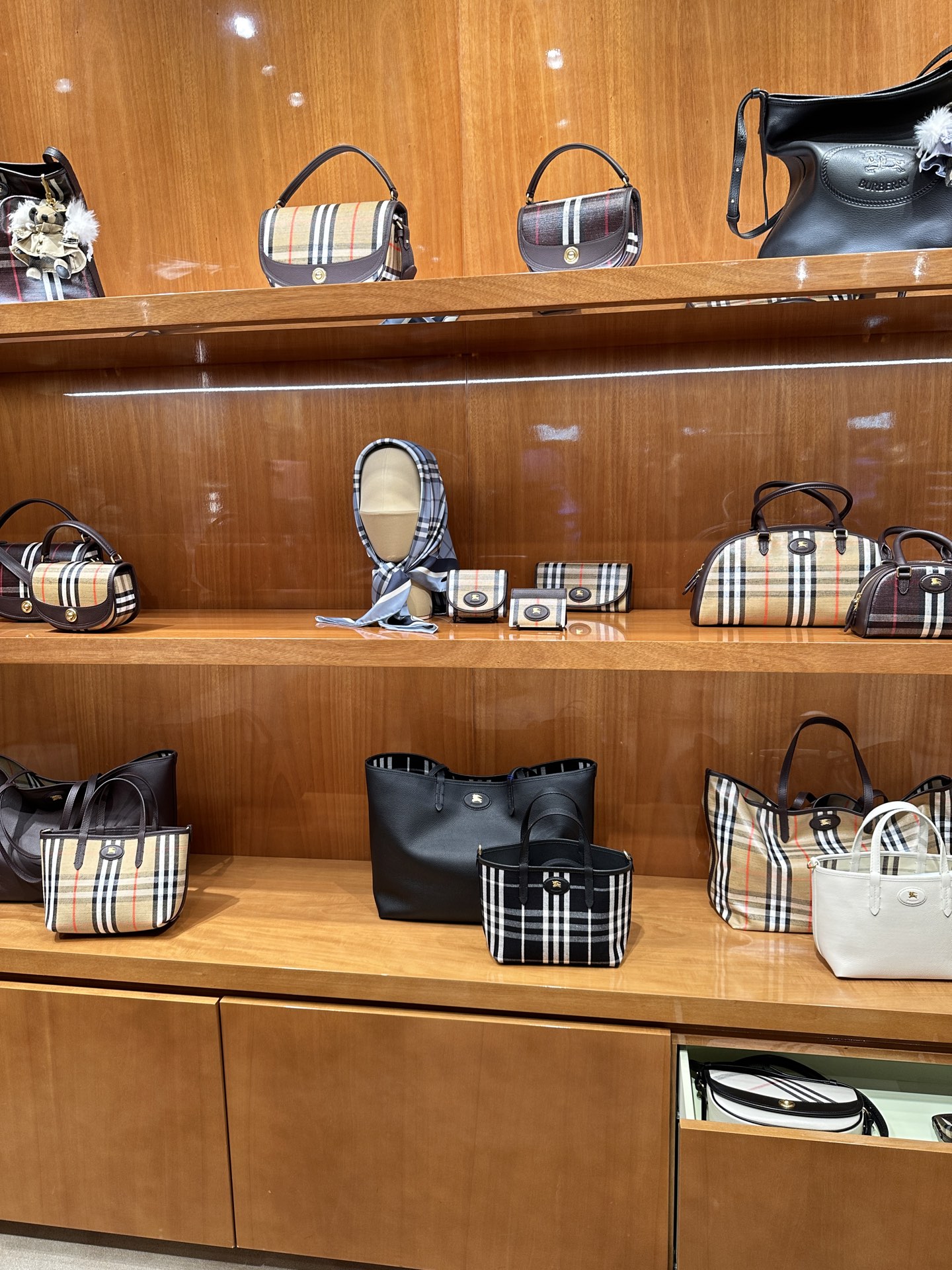 Burberry Counter-purchased version of actual size