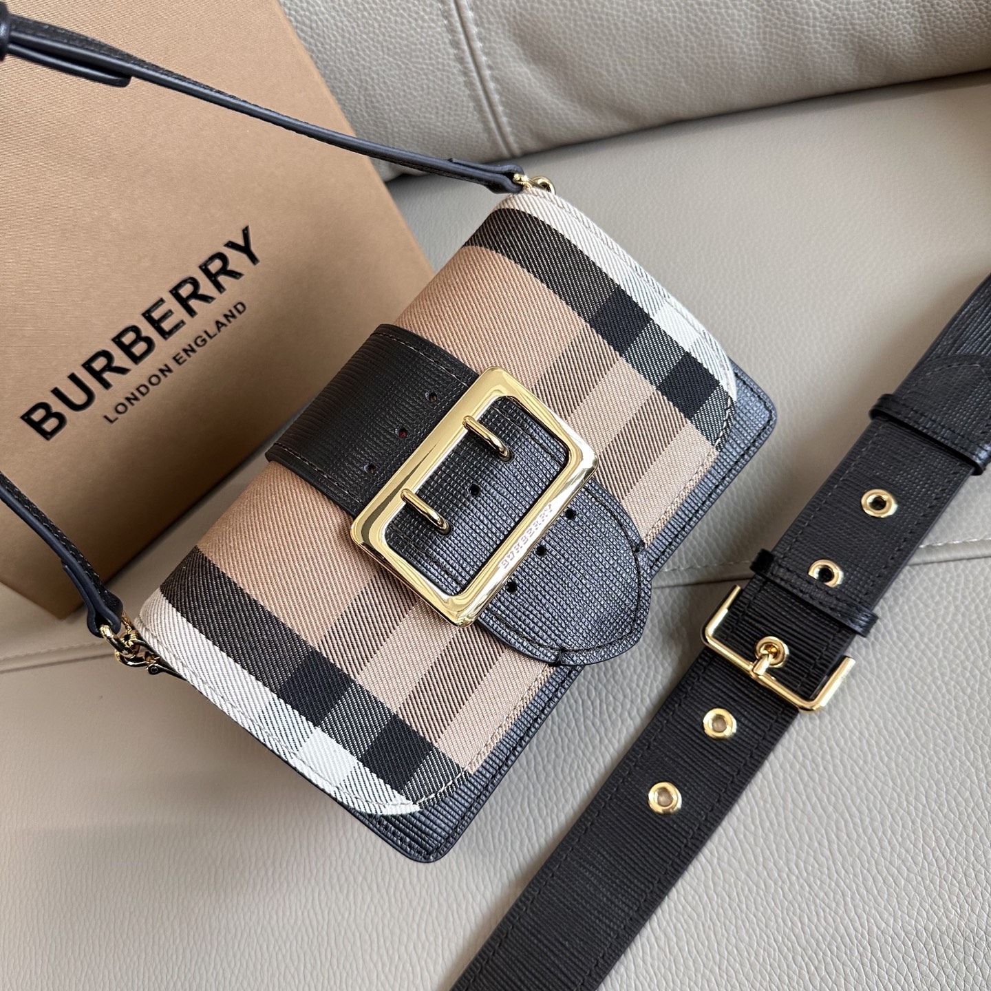 () Top quality, B’s The Buckle bag