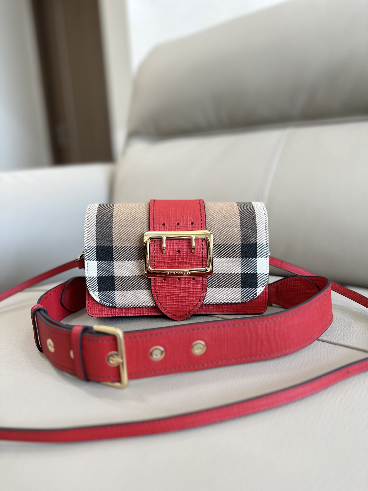 () Top quality, B’s The Buckle bag