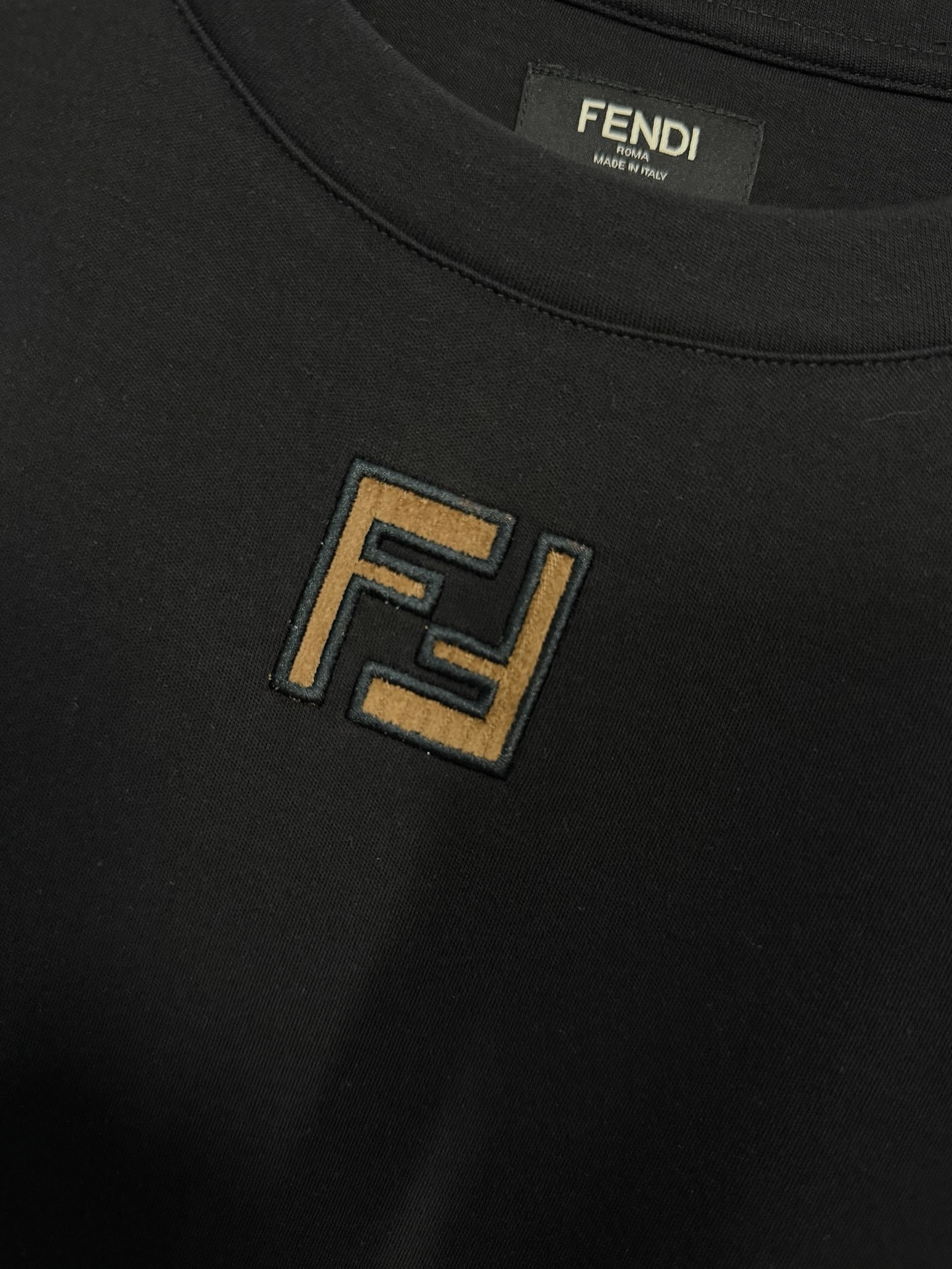 Fendi FENDI 芬迪 26ss 双F皮绒刺绣标识短袖T恤