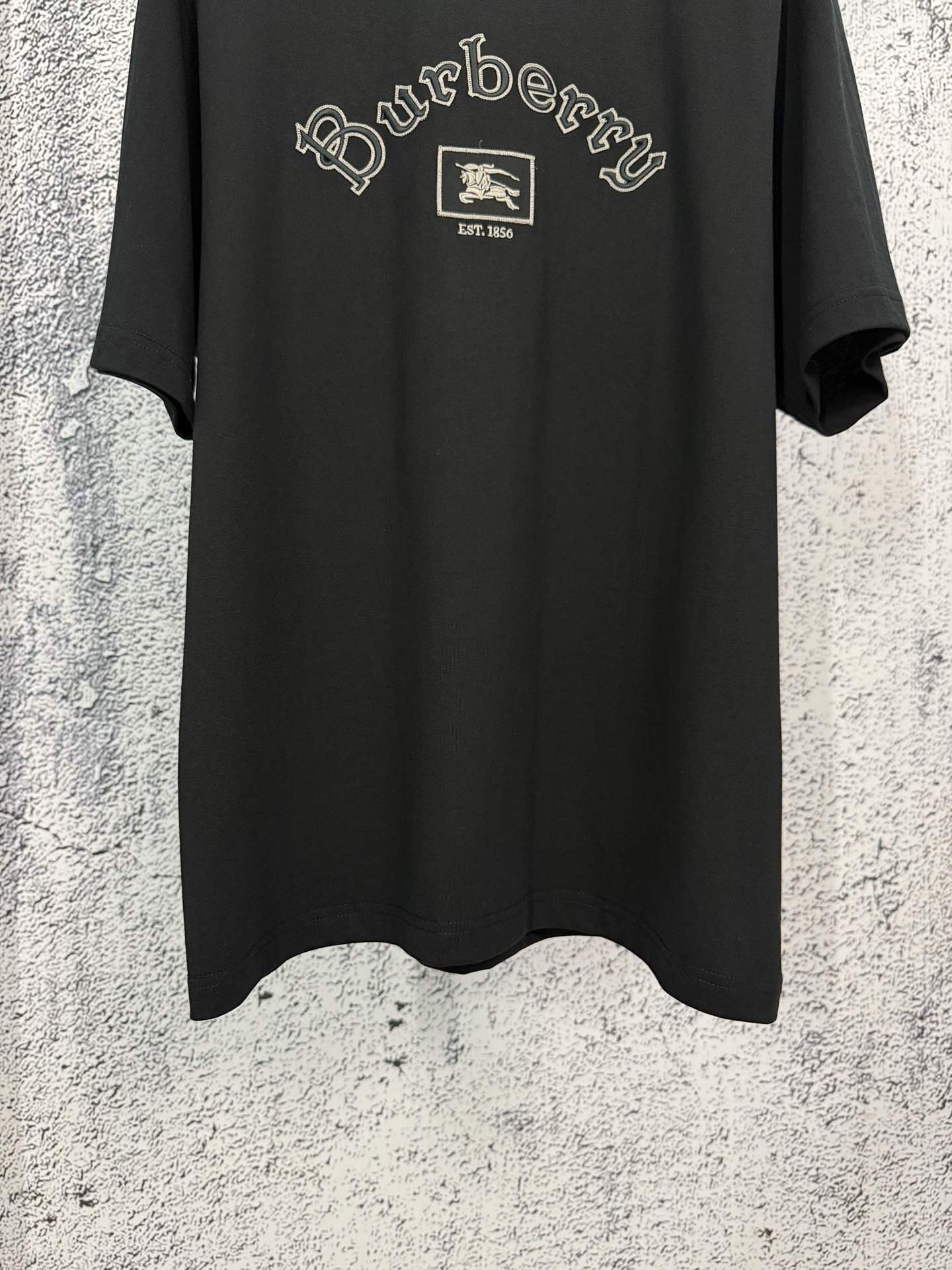 Burberry BURBERRY 巴宝莉 26ss 哥特式徽标棉质刺绣短袖T恤衫