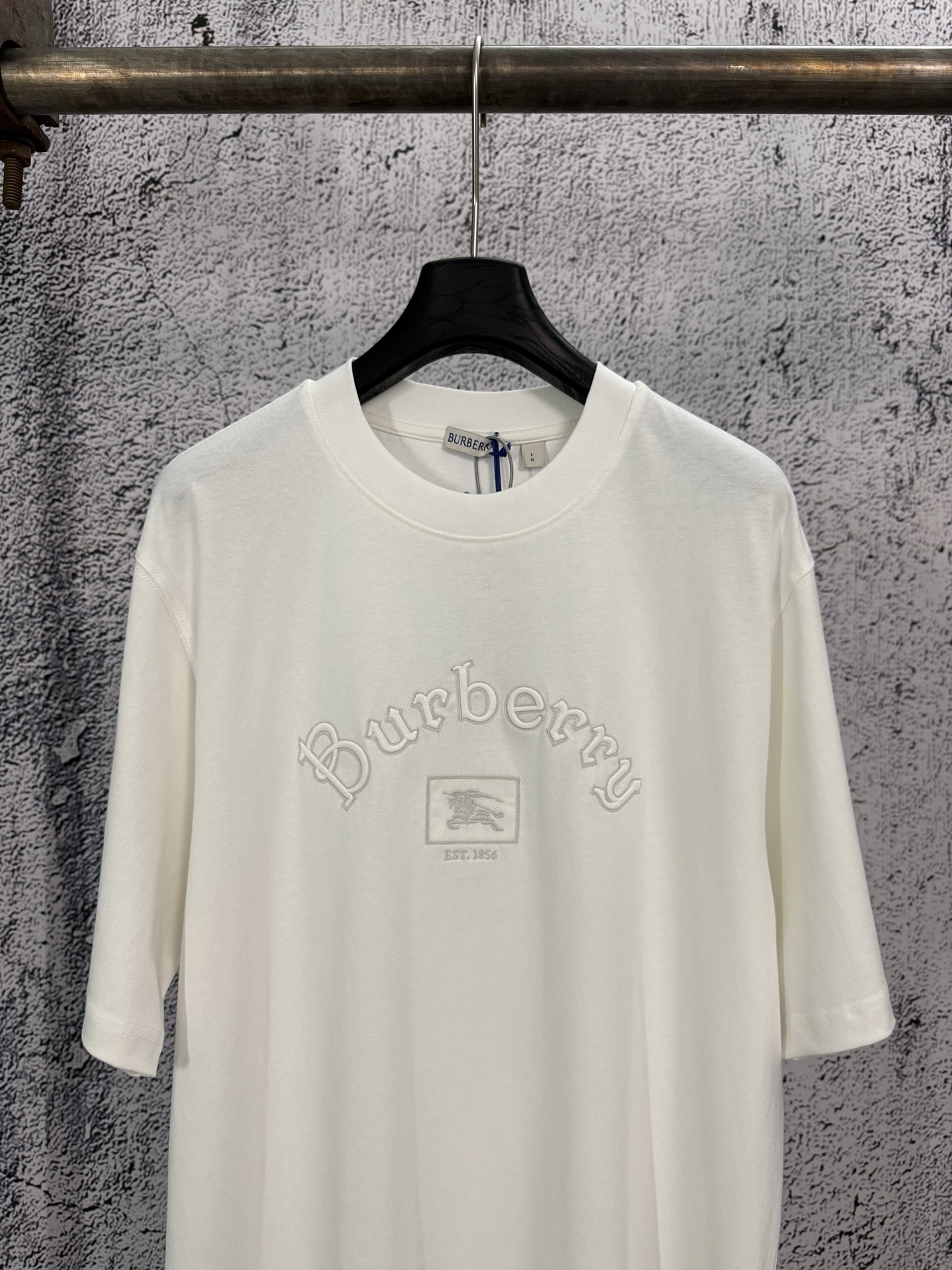 Burberry BURBERRY 巴宝莉 26ss 哥特式徽标棉质刺绣短袖T恤衫