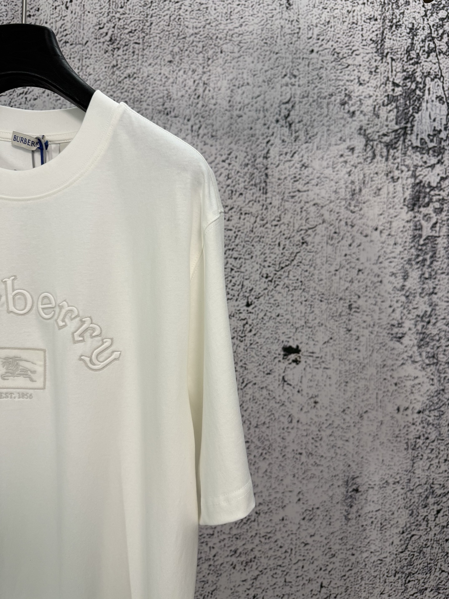 Burberry BURBERRY 巴宝莉 26ss 哥特式徽标棉质刺绣短袖T恤衫