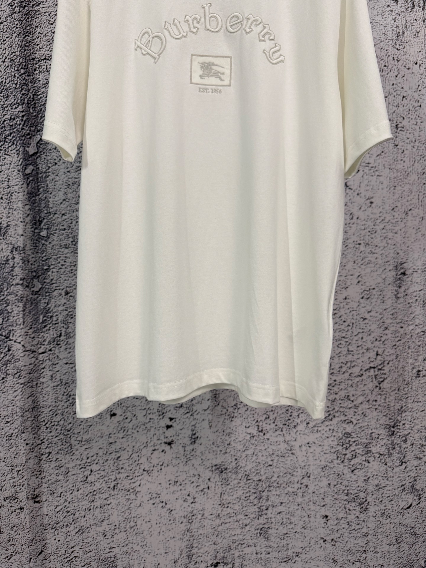Burberry BURBERRY 巴宝莉 26ss 哥特式徽标棉质刺绣短袖T恤衫