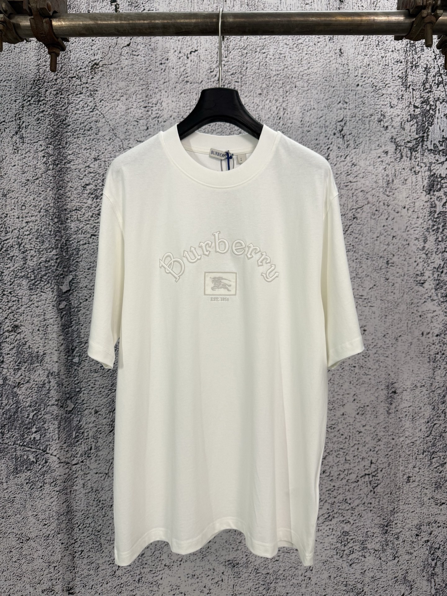Burberry BURBERRY 巴宝莉 26ss 哥特式徽标棉质刺绣短袖T恤衫