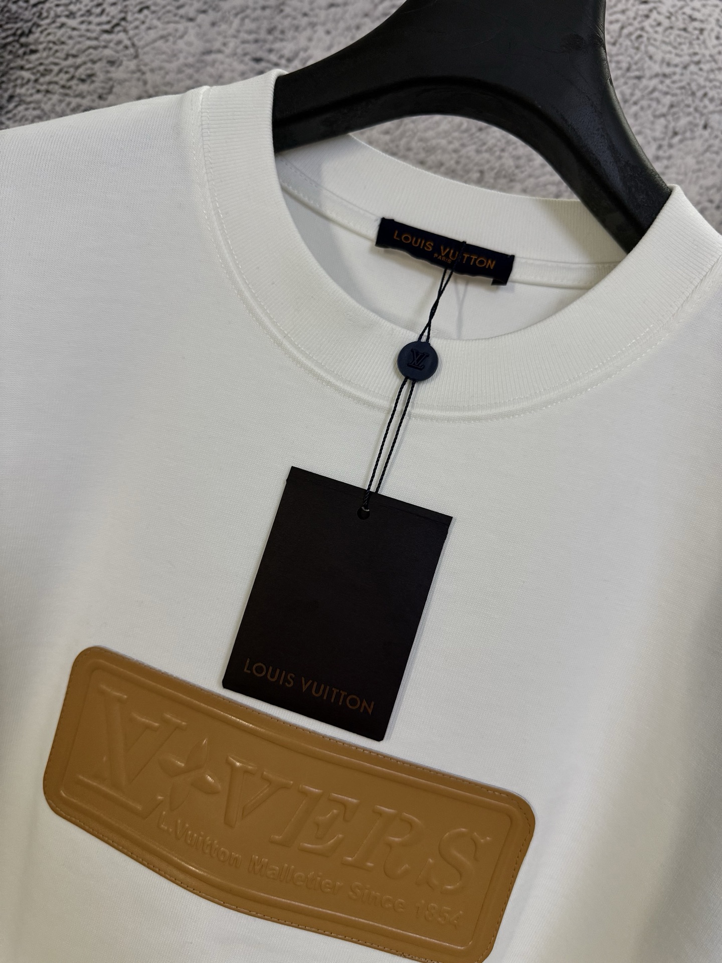 Louis Vuitton LOUIS VUITTON 路易威登 26ss LV浮雕压花皮牌短袖T恤