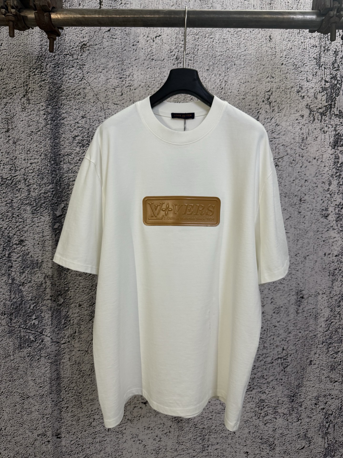 Louis Vuitton LOUIS VUITTON 路易威登 26ss LV浮雕压花皮牌短袖T恤
