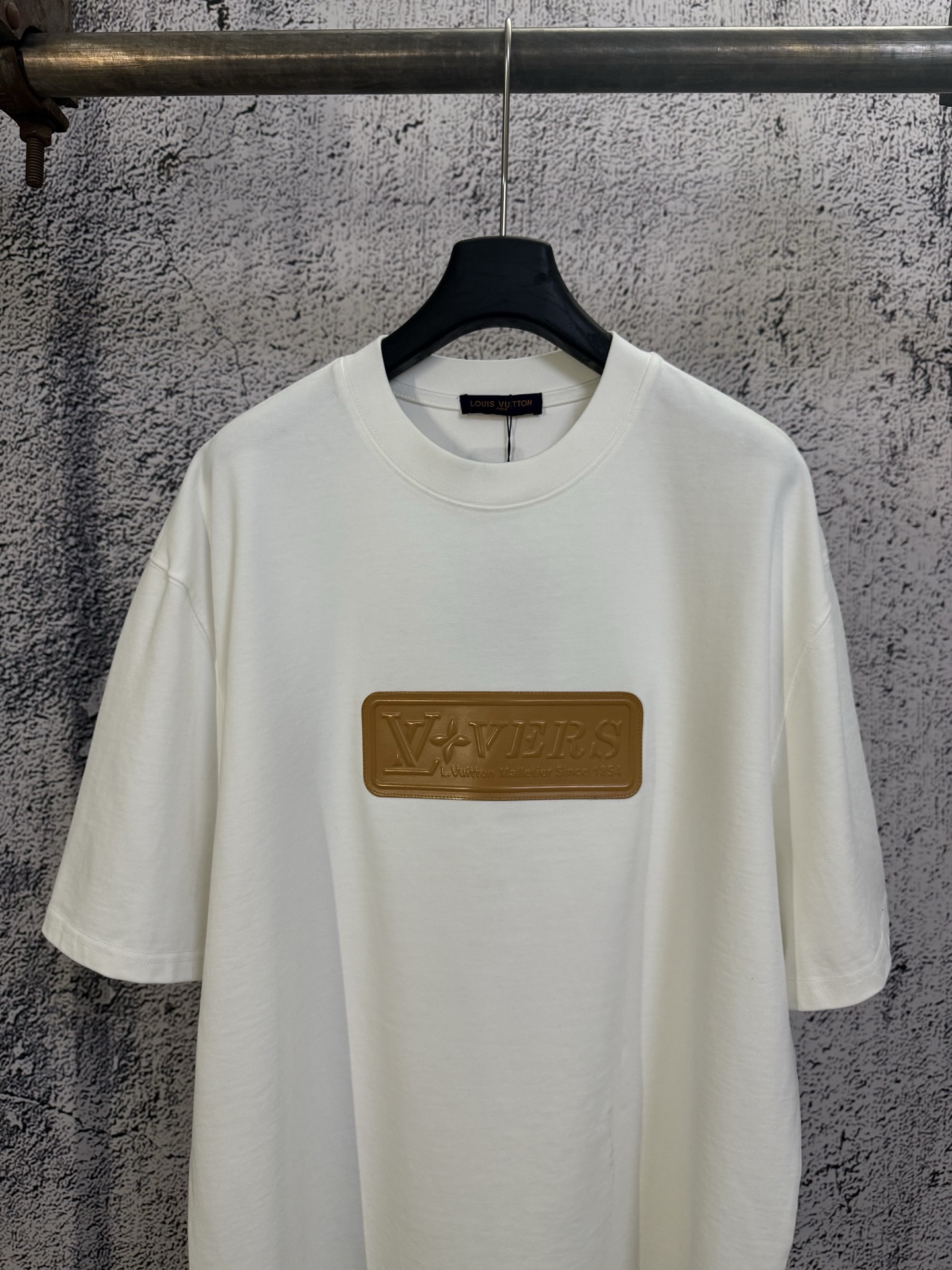 Louis Vuitton LOUIS VUITTON 路易威登 26ss LV浮雕压花皮牌短袖T恤
