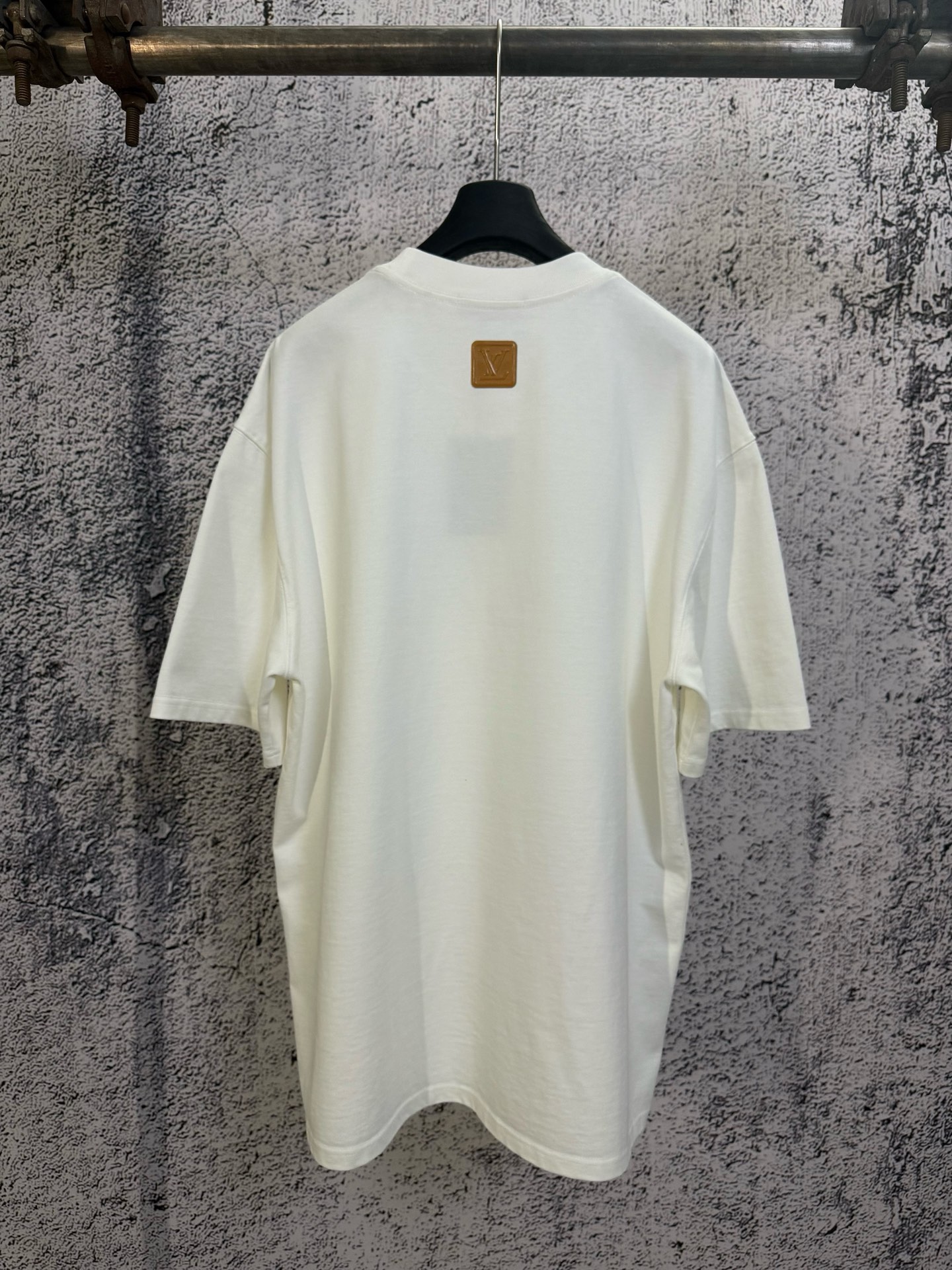 Louis Vuitton LOUIS VUITTON 路易威登 26ss LV浮雕压花皮牌短袖T恤