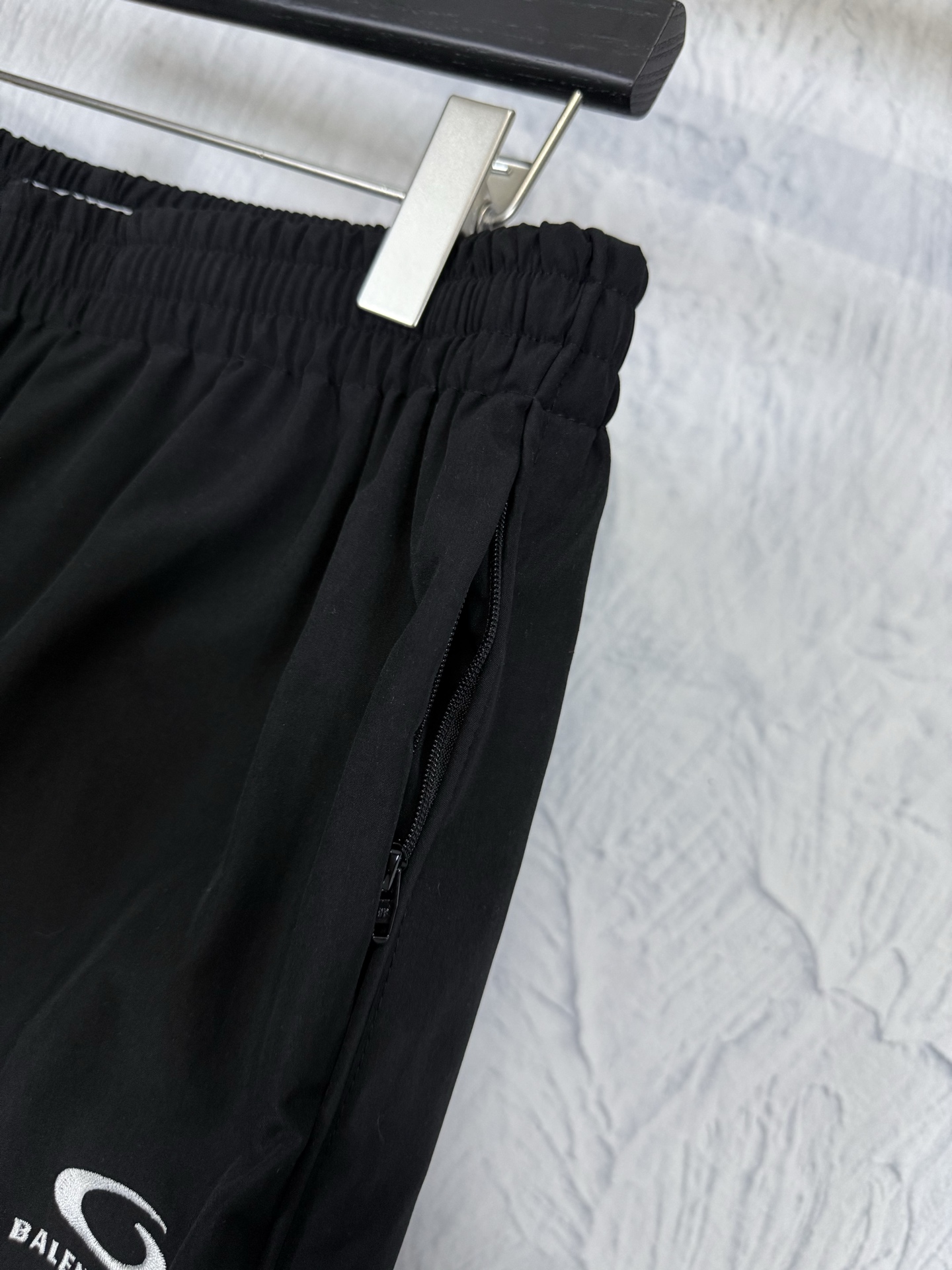Balenciaga Balenciag 巴黎世家 SS26 Blcg圆环字母刺绣尼龙运动短裤