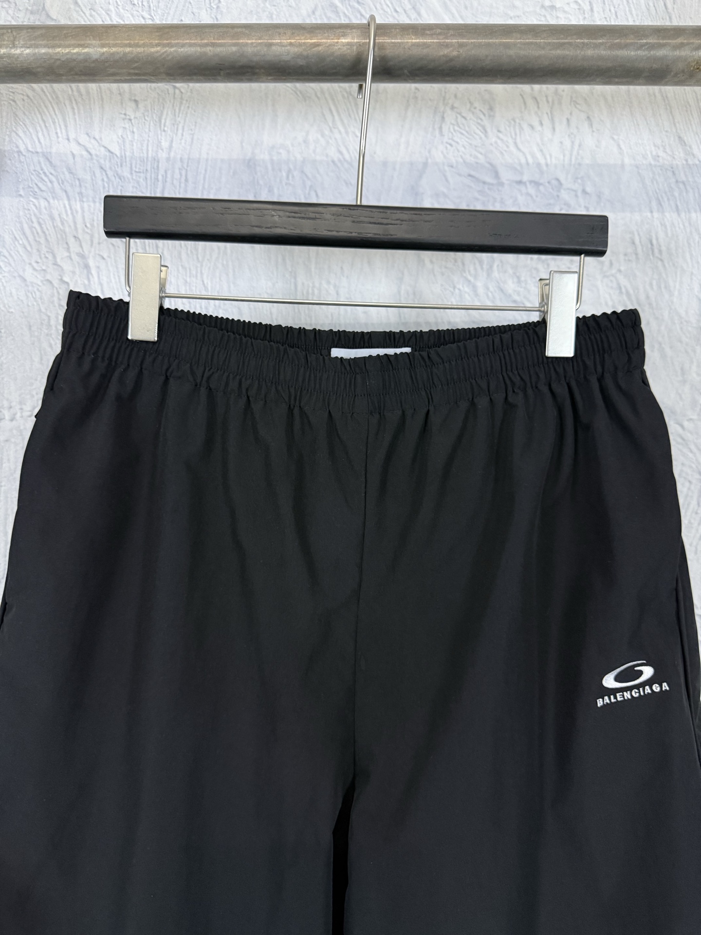 Balenciaga Balenciag 巴黎世家 SS26 Blcg圆环字母刺绣尼龙运动短裤