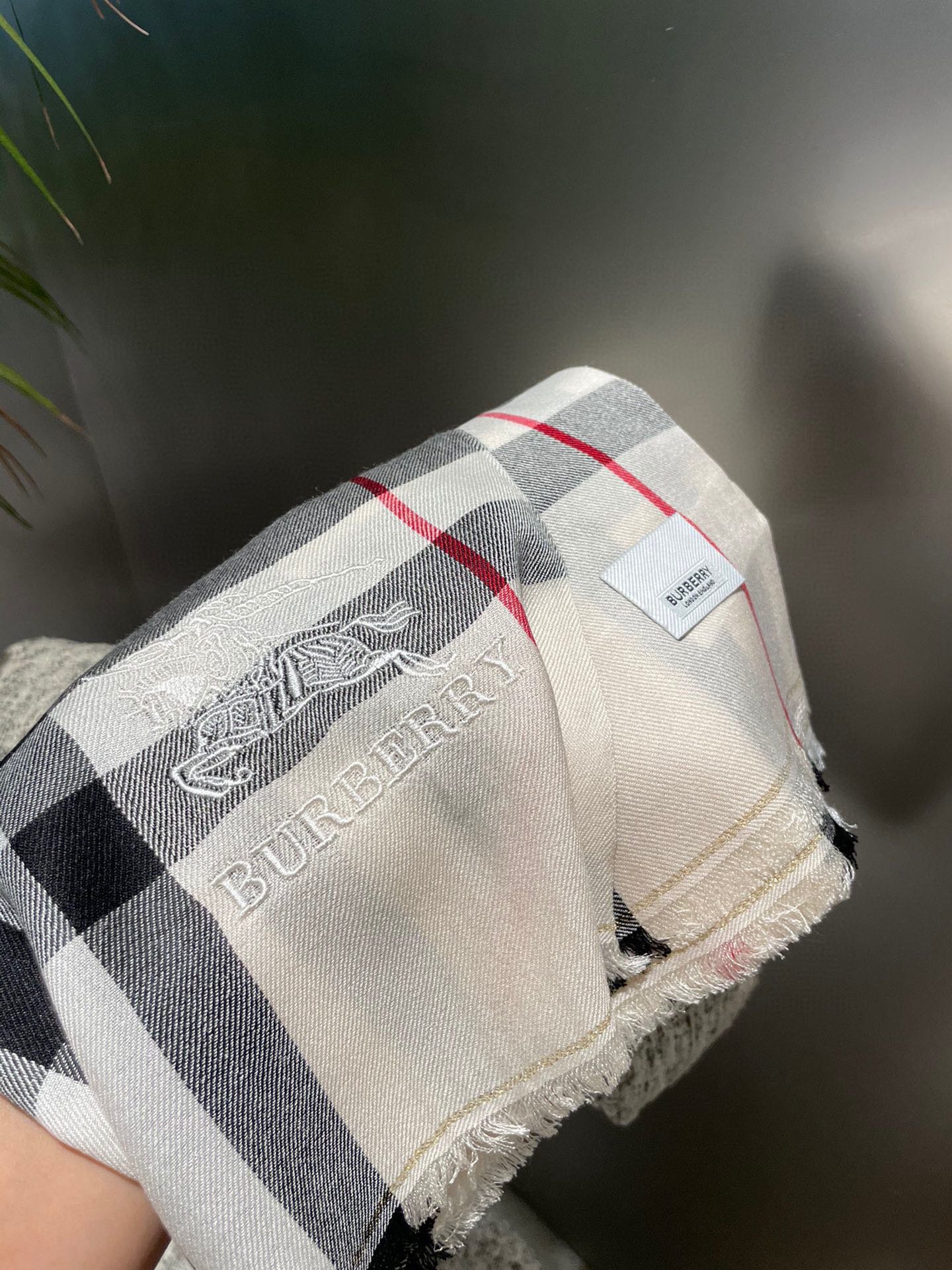️巴宝莉正装系列货专供旗舰店的vi顶级苏格兰进口山羊绒无比的高贵优雅知性的款式简洁大气的设计绝对的不是花