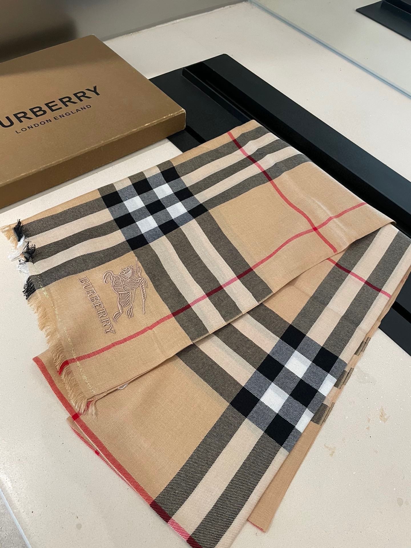 ️巴宝莉正装系列货专供旗舰店的vi顶级苏格兰进口山羊绒无比的高贵优雅知性的款式简洁大气的设计绝对的不是花